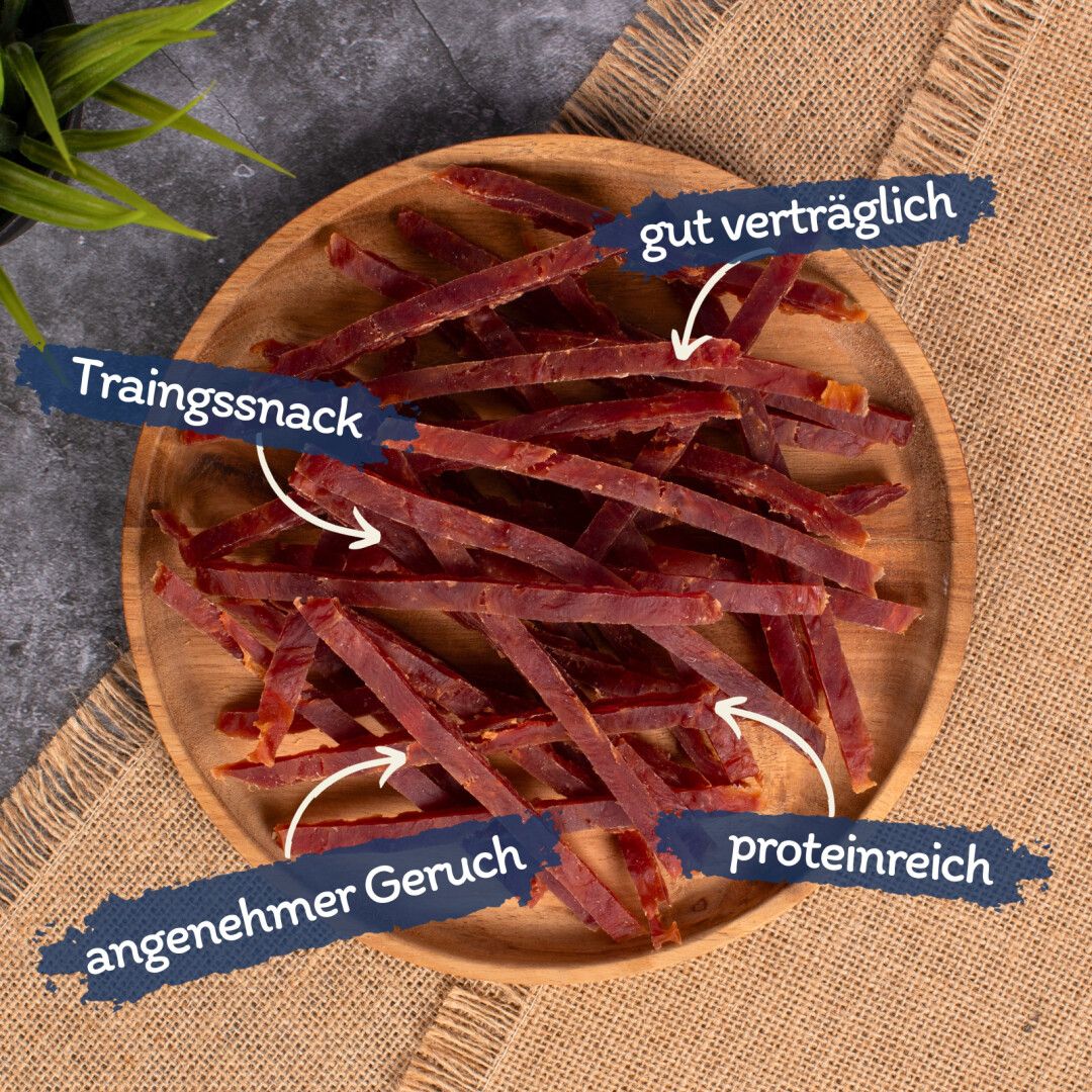 Holzschale mit Streifen. Beschriftungen: Trainingssnack, gut verträglich, proteinreich, angenehmer Geruch.