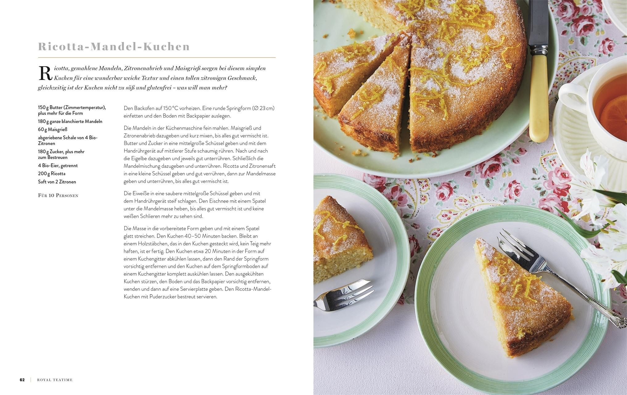 Seite mit Rezept für Ricotta-Mandel-Kuchen. Foto von Kuchenstücken und Tee.