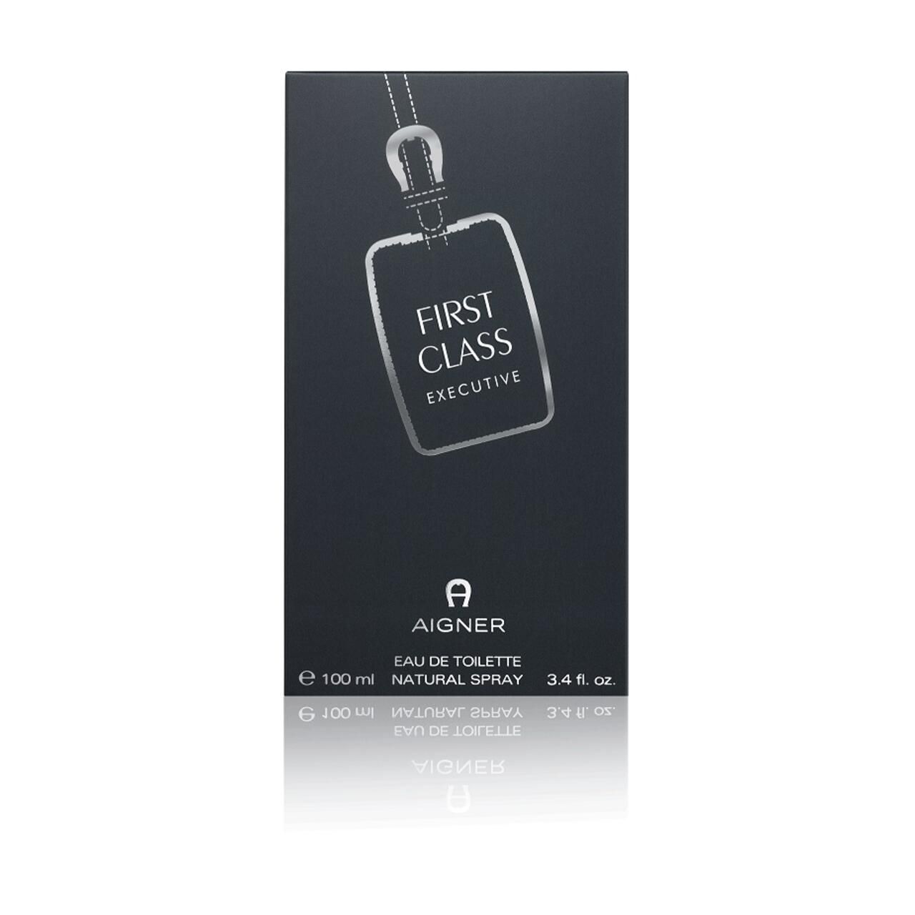 Schwarze Verpackung mit weißem Text: "FIRST CLASS EXECUTIVE". Marke: AIGNER. Eau de Toilette. Natural Spray.