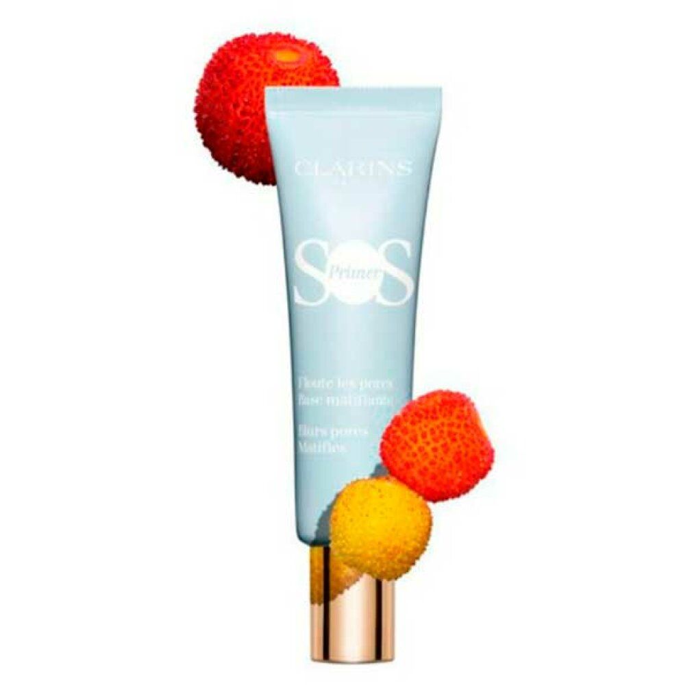 Hellblauer Clarins SOS Primer mit Früchten. Text: Floute les pores, base matifiante, blurs pores, mattifies.