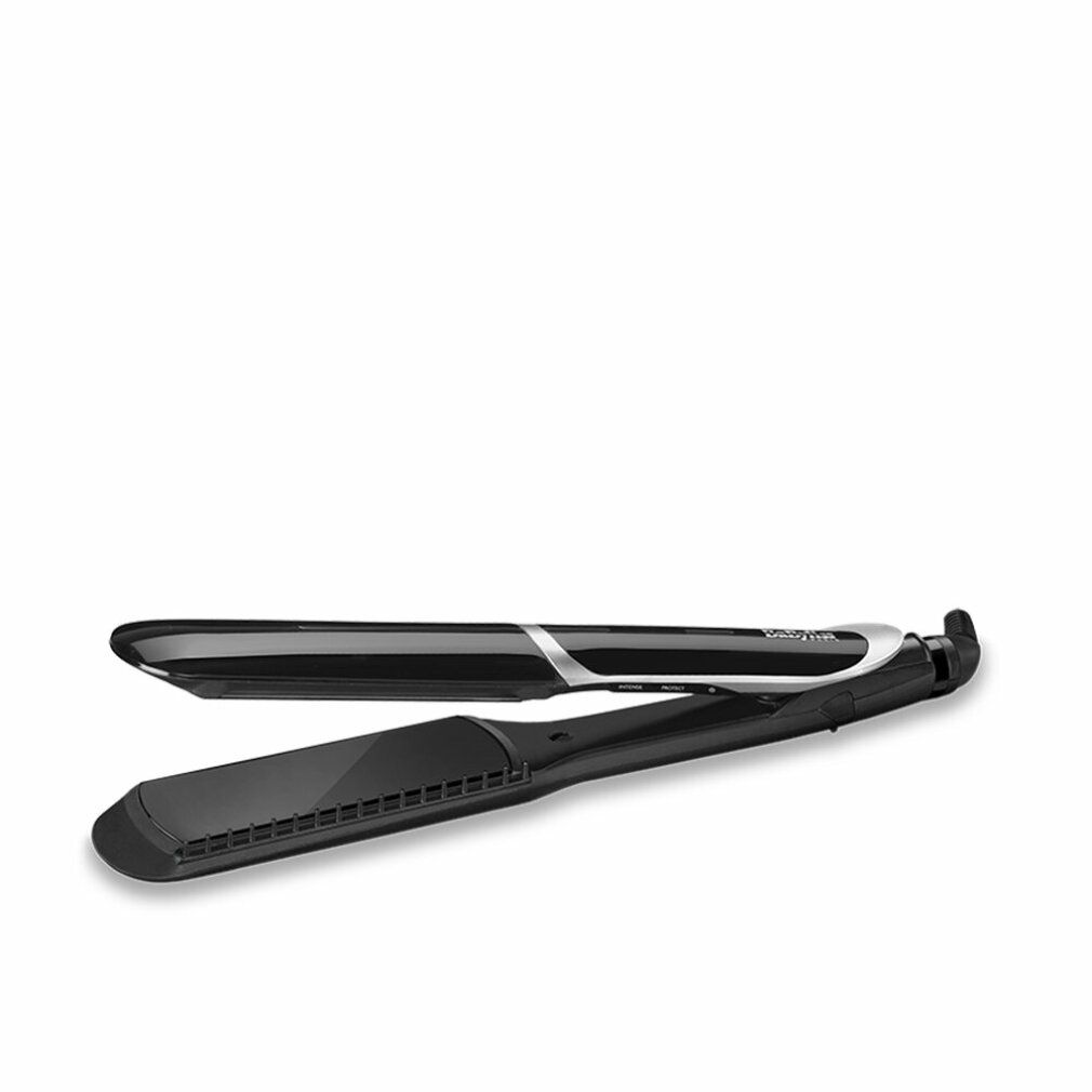Schwarzer BaByliss Haarglätter. Schwarze Platten, silberne Akzente. Geöffnet, diagonale Ansicht.