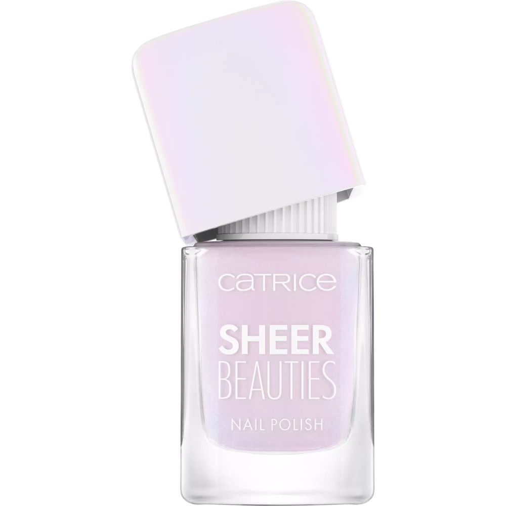 Nagellackflasche mit geöffnetem Deckel. Aufschrift: Catrice Sheer Beauties Nail Polish. Helllila Inhalt.