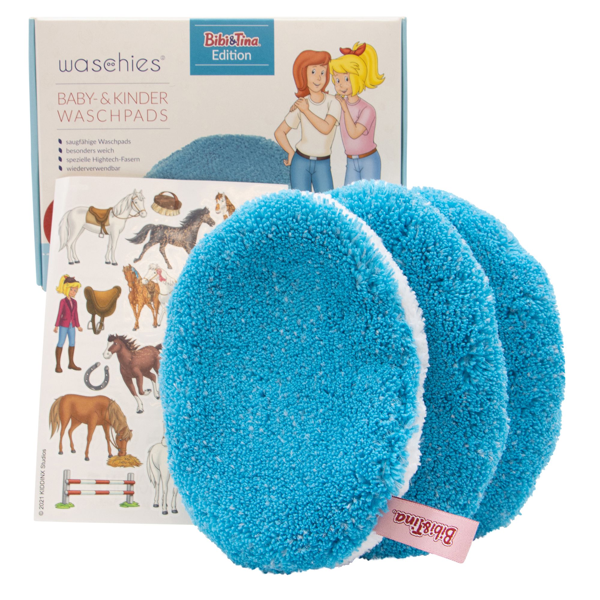 Blaue Waschpads für Baby & Kind, drei Stück, mit Verpackung und Aufklebern. Auf der Verpackung: Bibi & Tina Illustration.