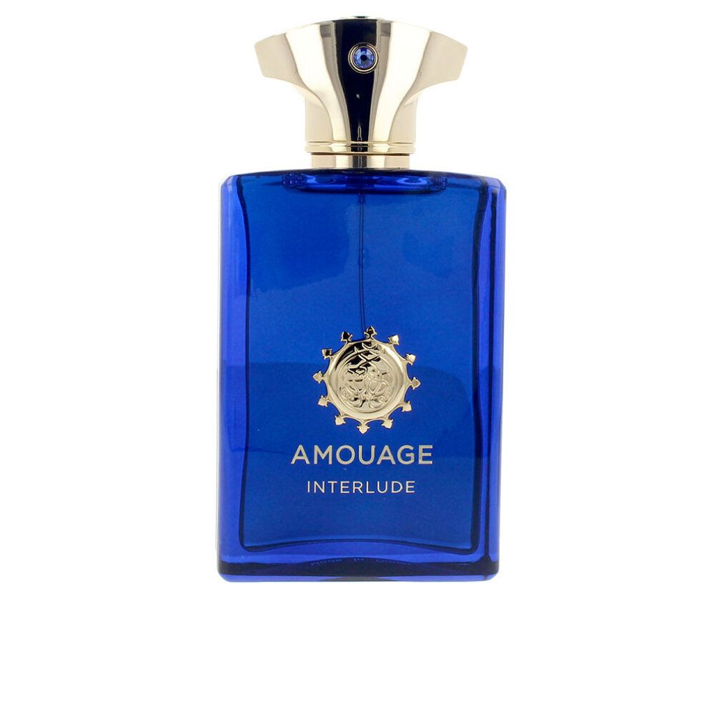 Blaues Parfümflakon mit goldenem Verschluss. Aufschrift: AMOUAGE INTERLUDE. Goldfarbenes Emblem auf der Vorderseite.