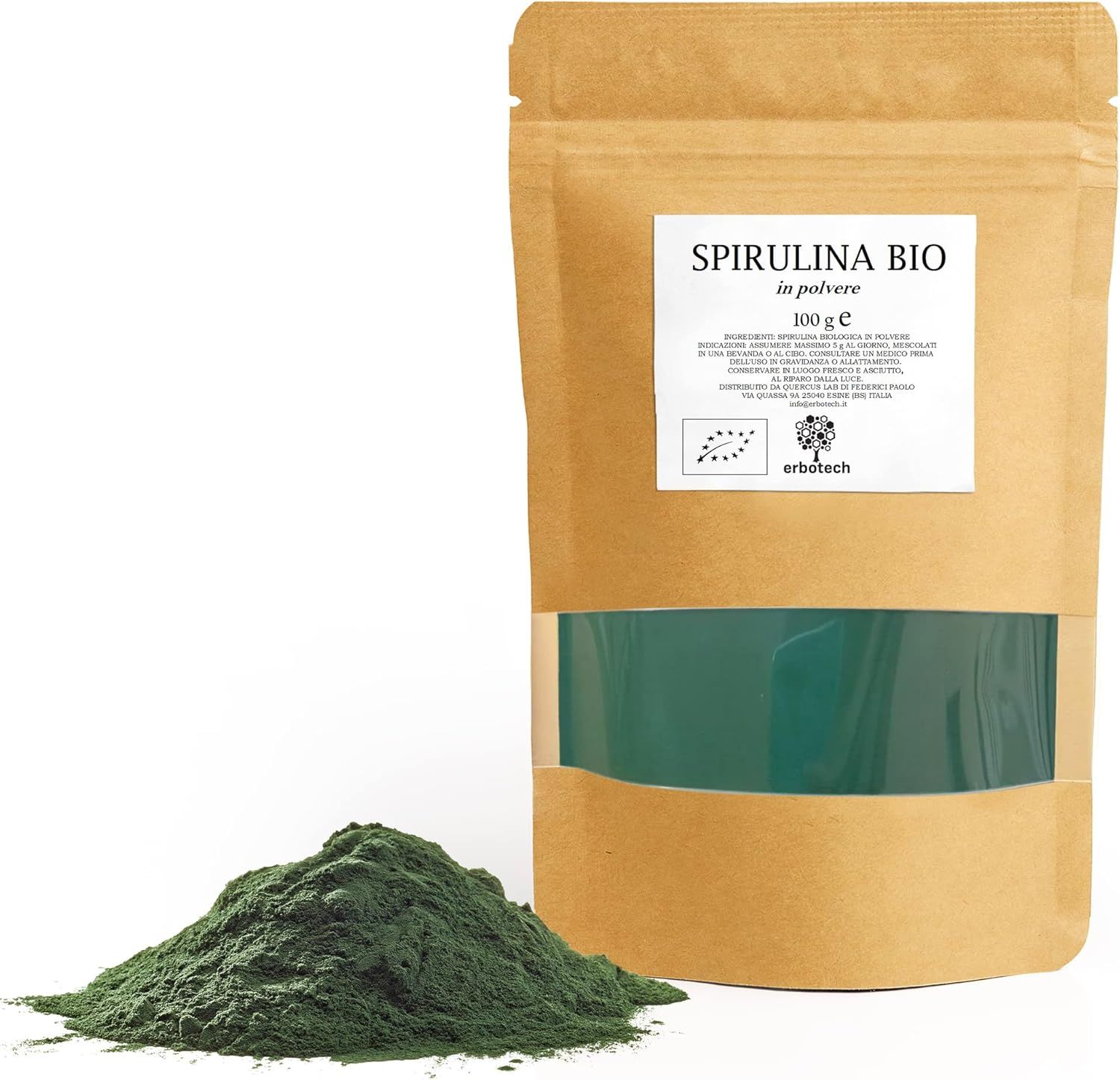 Beutel mit Spirulina-Pulver. Aufschrift: Spirulina BIO, 100 g. Grünliches Pulver daneben.