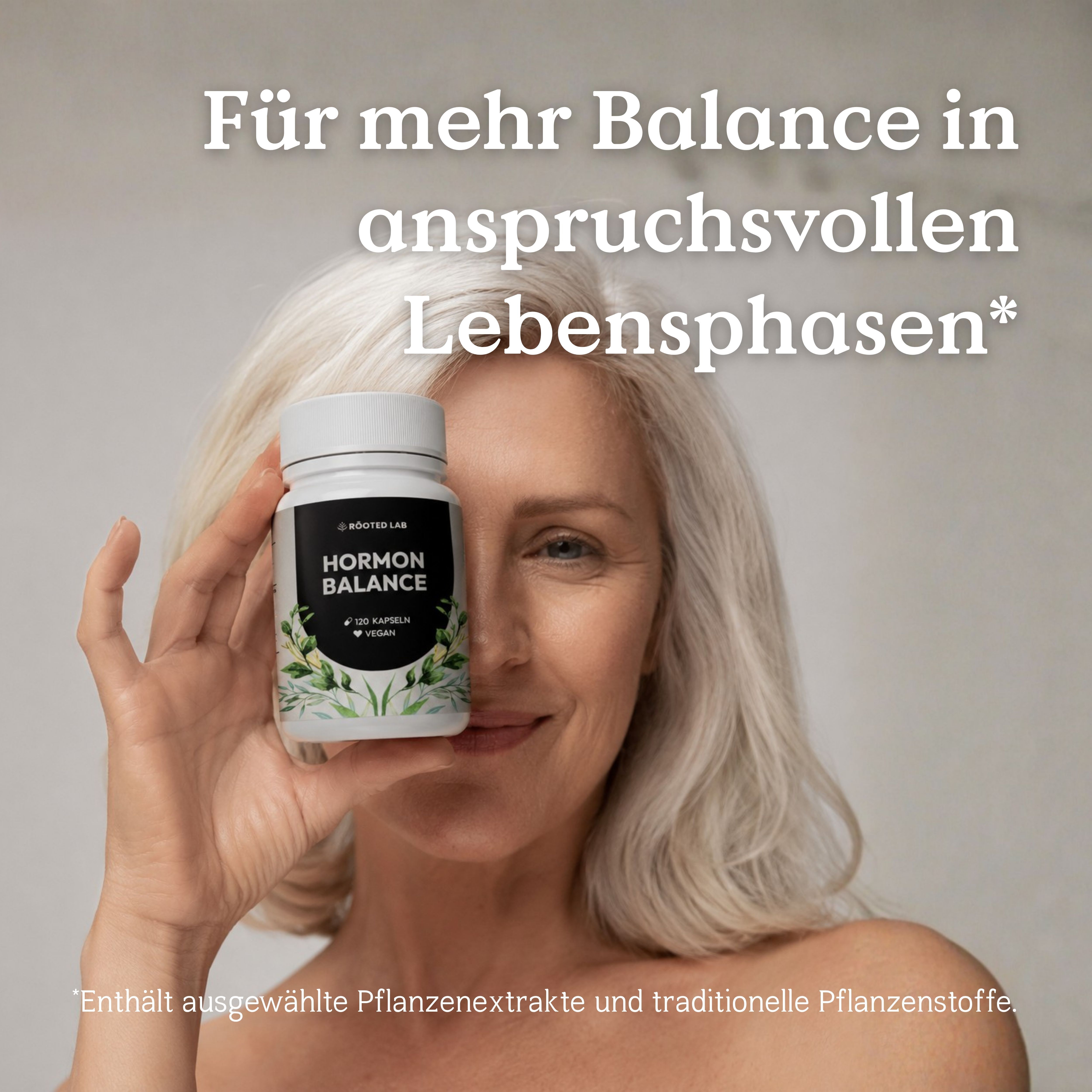 Frau hält Hormon Balance Flasche, mit Text über Balance in Lebensphasen.
