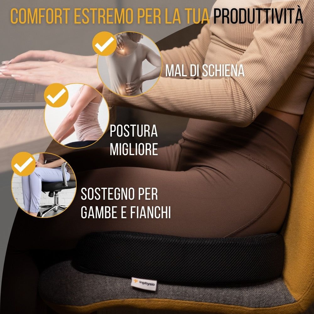 Cuscino a forma di U. Persona seduta su una sedia con cuscino. Per schiena, postura e gambe.