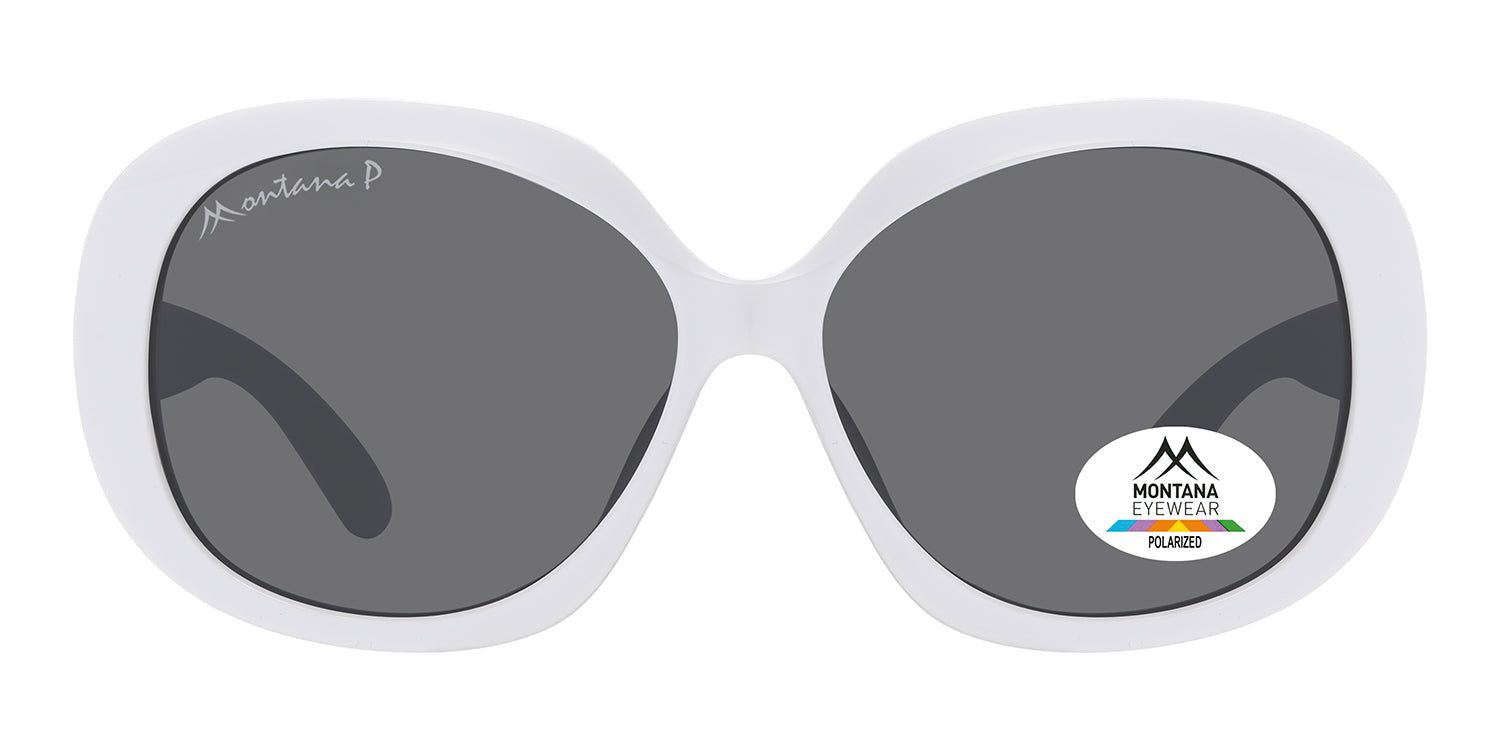 Weiße Sonnenbrille mit grauen Gläsern. Auf dem Glas befindet sich ein Aufkleber mit dem Logo von Montana Eyewear und der Aufschrift 'Polarized'.