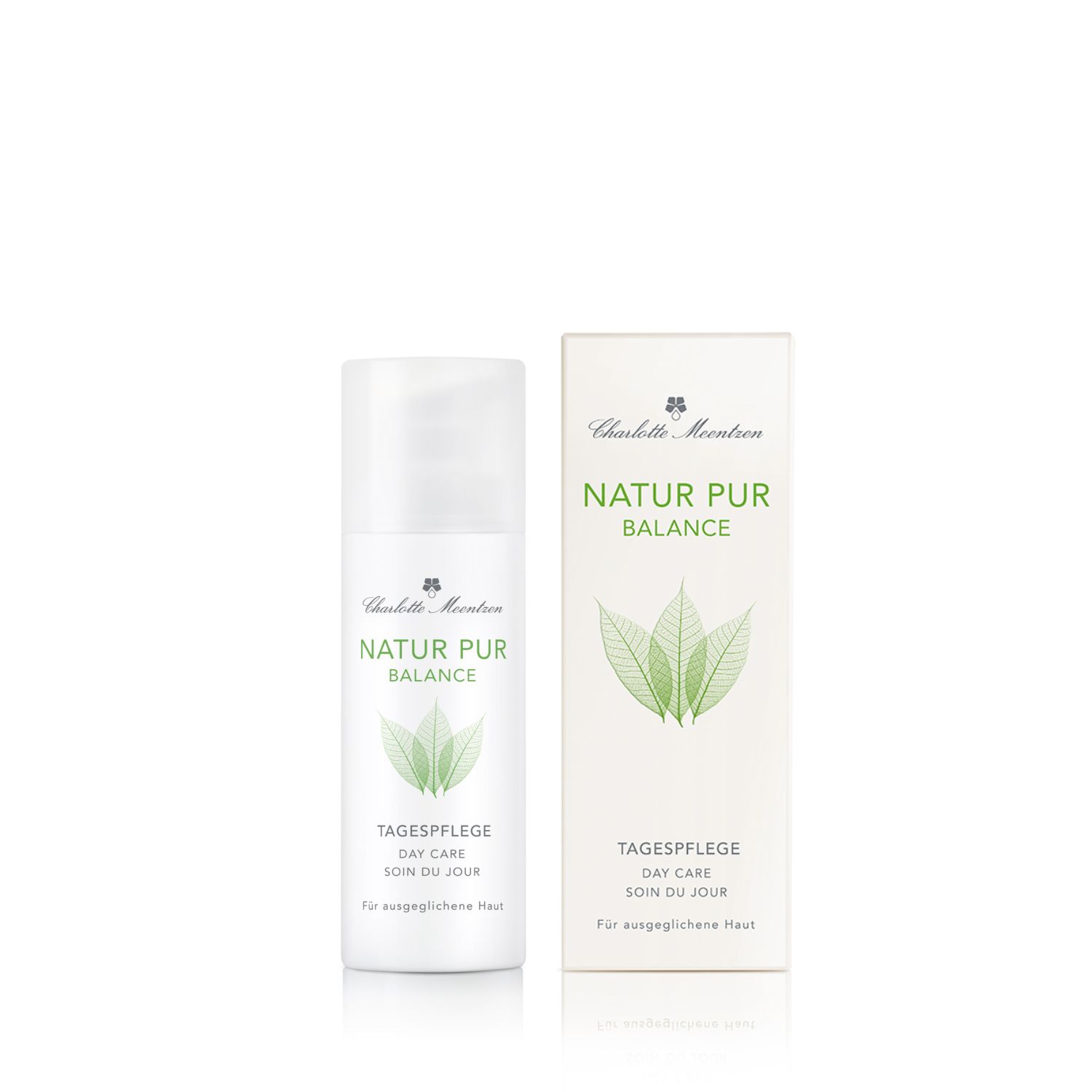 Charlotte Meentzen Natur Pur Balance Tagespflege. Weiße Flasche und Verpackung. Text: Tagespflege, Day Care, Soin du Jour. Für ausgeglichene Haut.