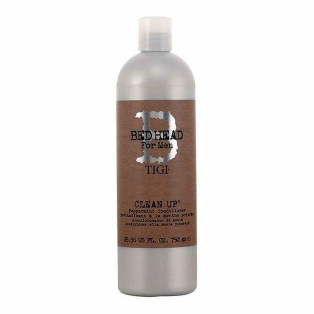 Silberne Flasche mit braunem Etikett. Aufschrift: Bed Head For Men, Clean Up Peppermint Conditioner. 750 ml.