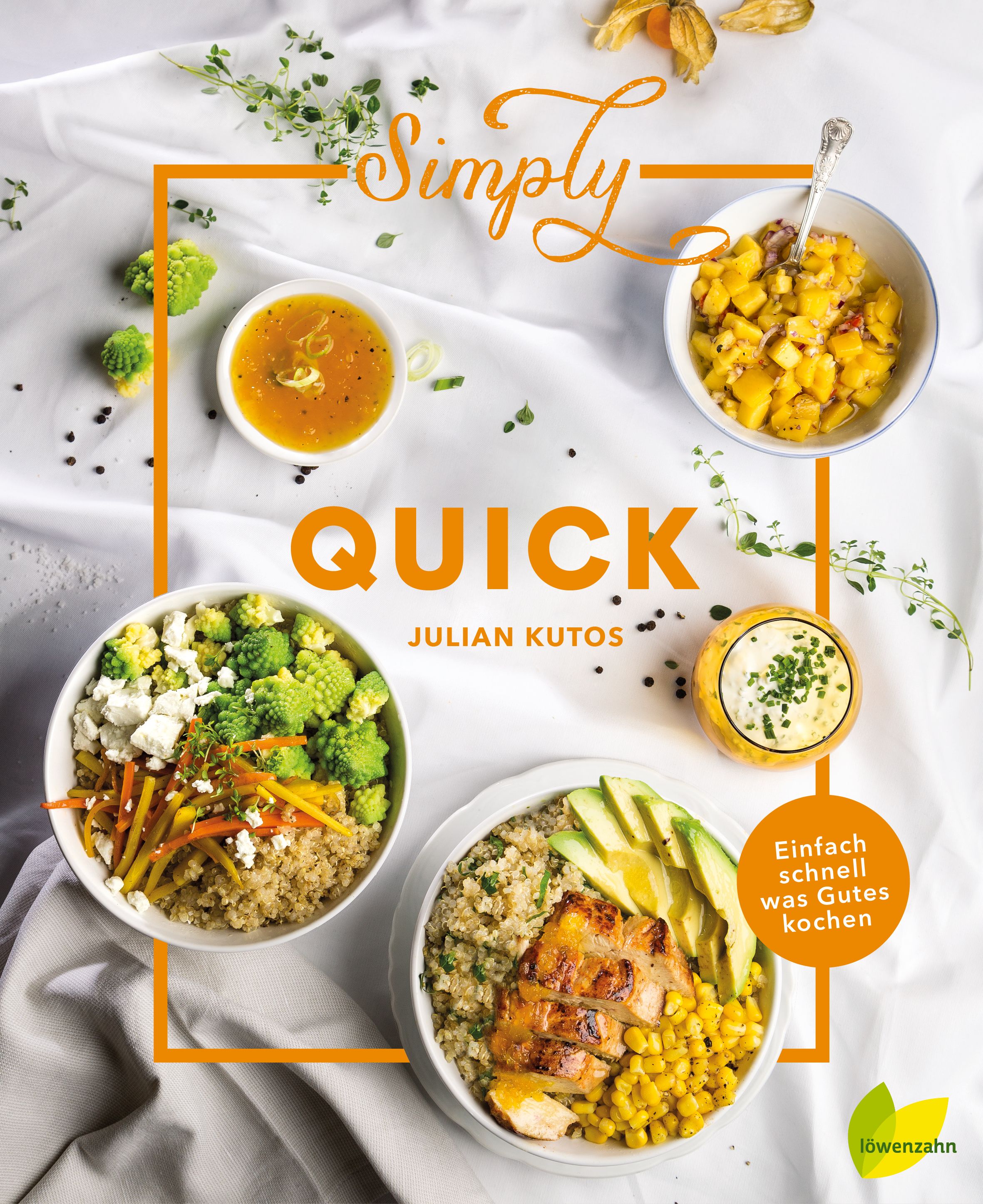 Buchcover mit dem Titel "Simply Quick" und dem Autor Julian Kutos. Verschiedene Schalen mit Lebensmitteln sind abgebildet.