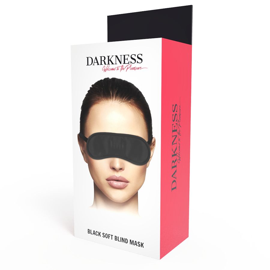 Verpackung mit schwarzer Schlafmaske und Gesicht einer Frau. Text: DARKNESS BLACK SOFT BLIND MASK.
