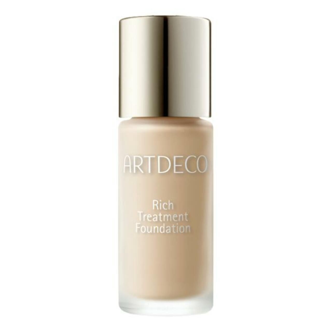 Artdeco Rich Treatment Foundation. Flasche mit silbernem Deckel. Produktname sichtbar. Beige Flüssigkeit in der Flasche.