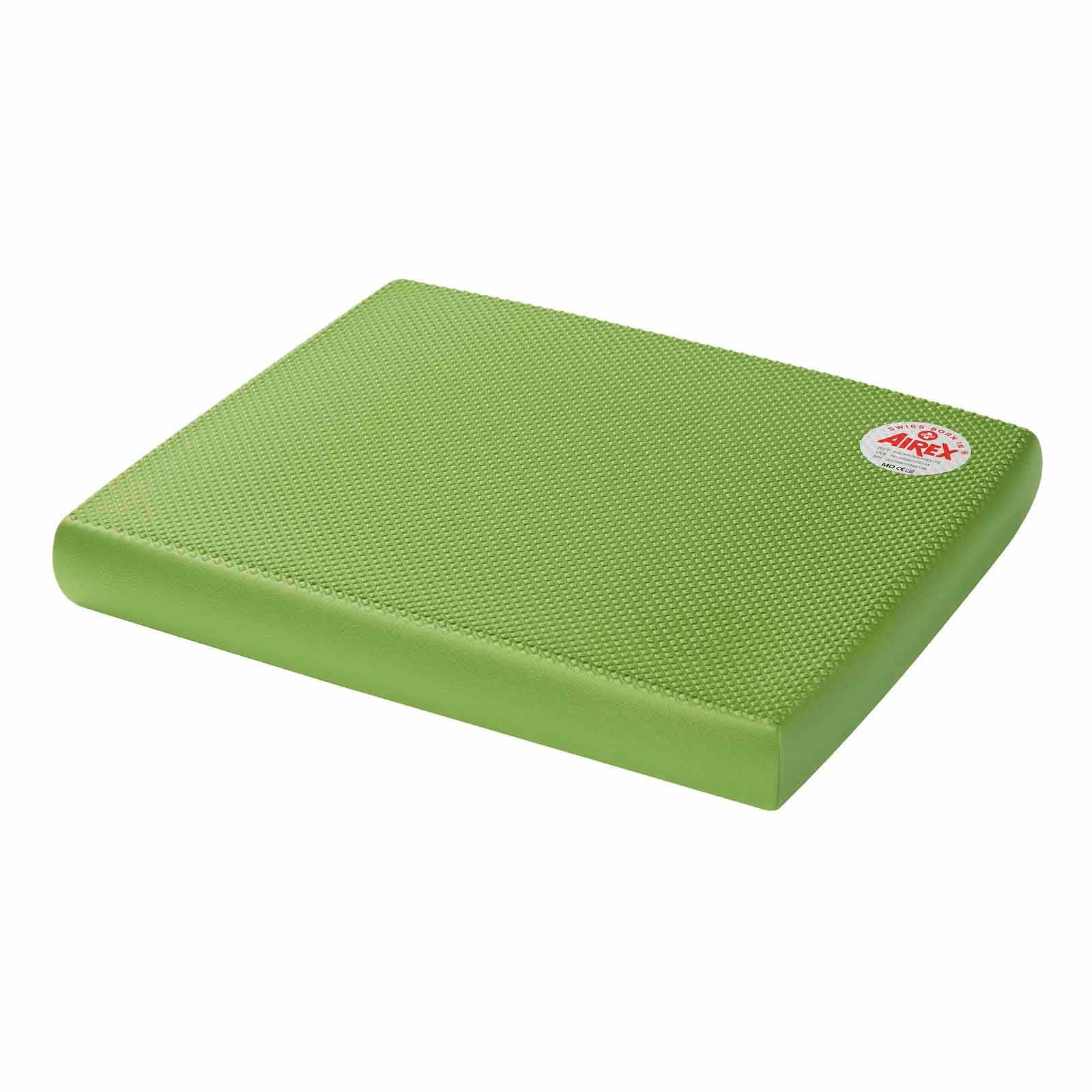 Grünes Balance-Pad mit strukturierter Oberfläche. Abgerundete Kanten. Airex-Logo in der Ecke.