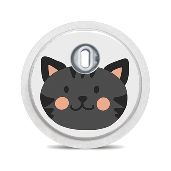 Runder Aufkleber mit einer schwarzen Katze mit Streifen, die lächelt.