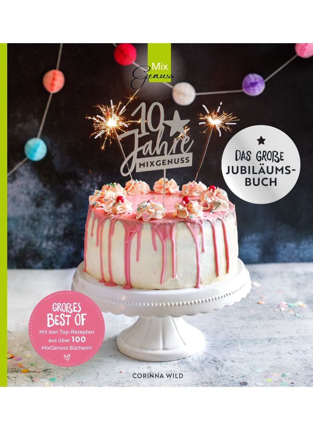 Torte auf Tortenständer mit Schriftzug "10 Jahre Mixgenuss". Rosa Guss, Dekoration. Buchcover mit Text "Das große Jubiläums-Buch".