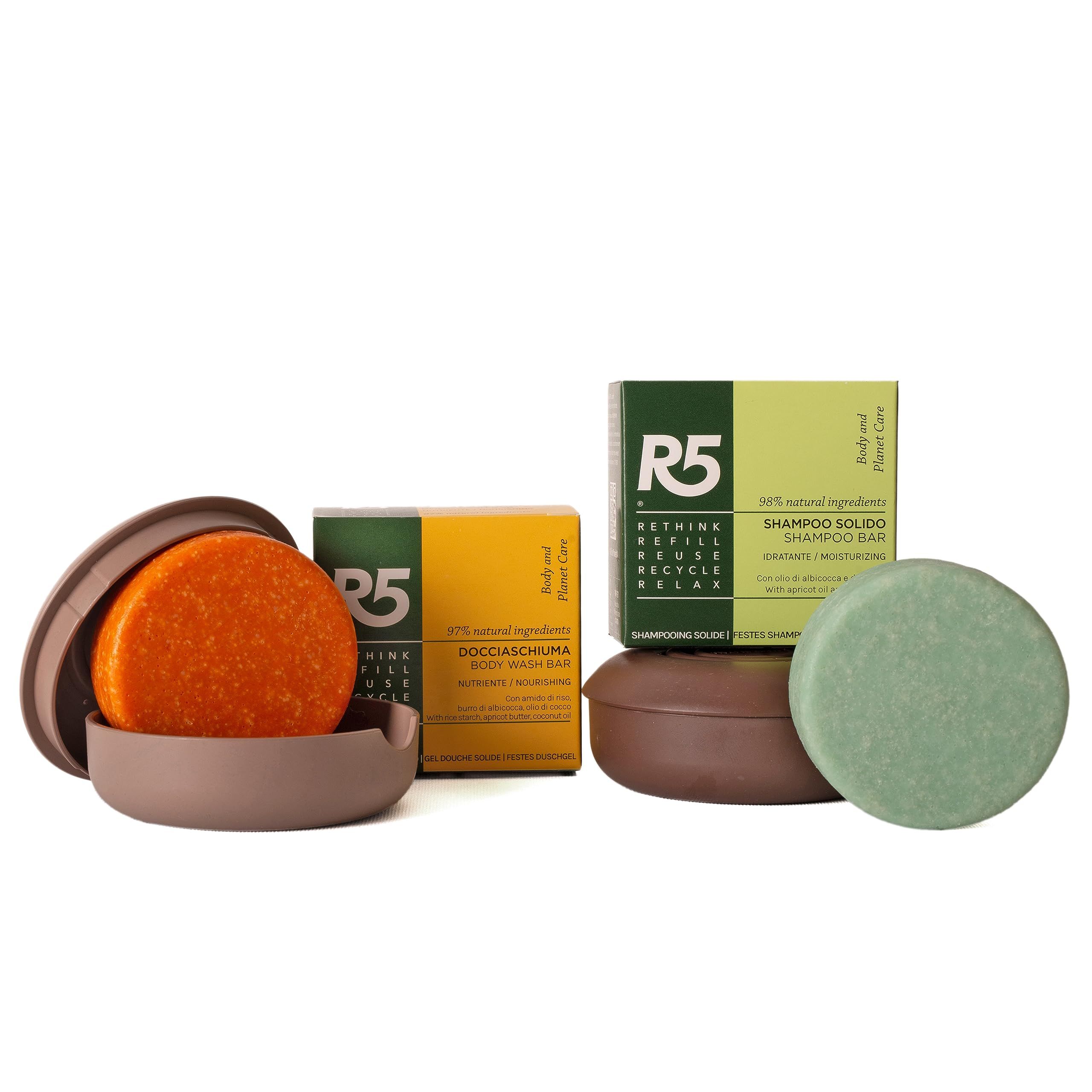 Zwei Seifenstücke, orange und grün, mit Behältern und Verpackungen. Text: „R5“ und Produktnamen. Behälter und Verpackungen.