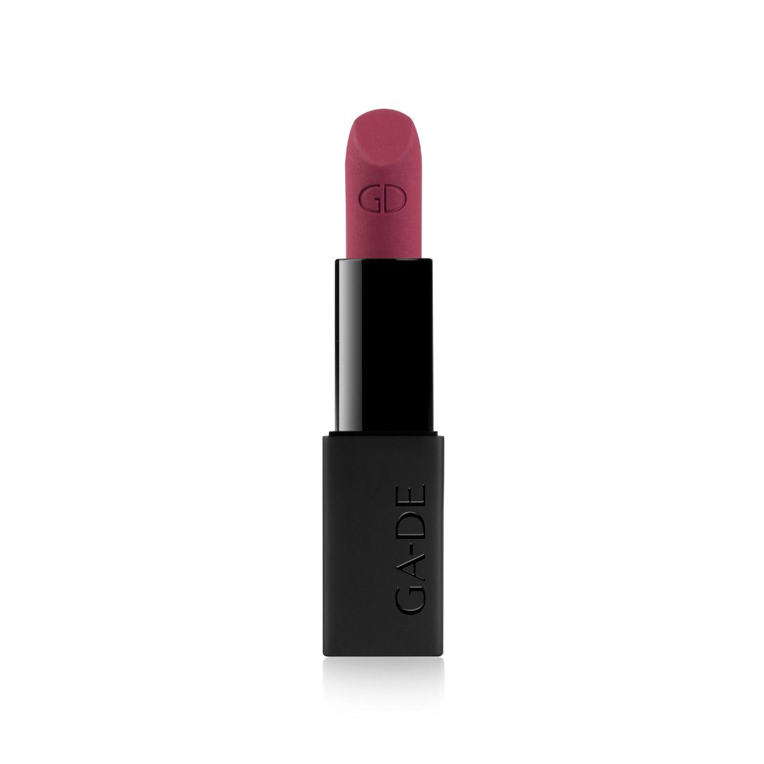 Lippenstift mit matter Textur. Schwarze Hülle mit Schriftzug GA-DE. Auf dem Lippenstift ist GD eingeprägt.