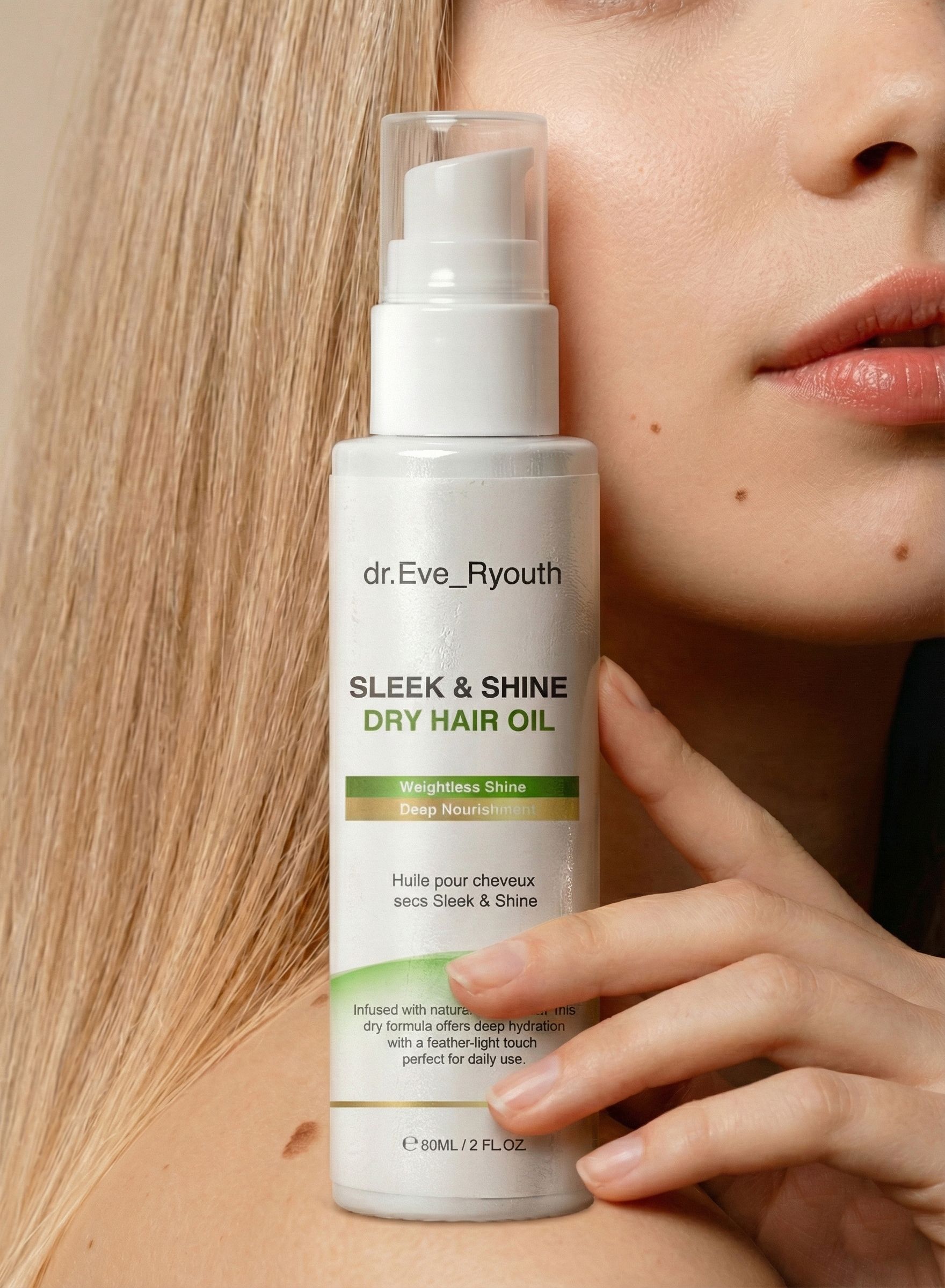 Flasche Sleek & Shine Trockenes Haaröl neben dem Gesicht einer Frau.