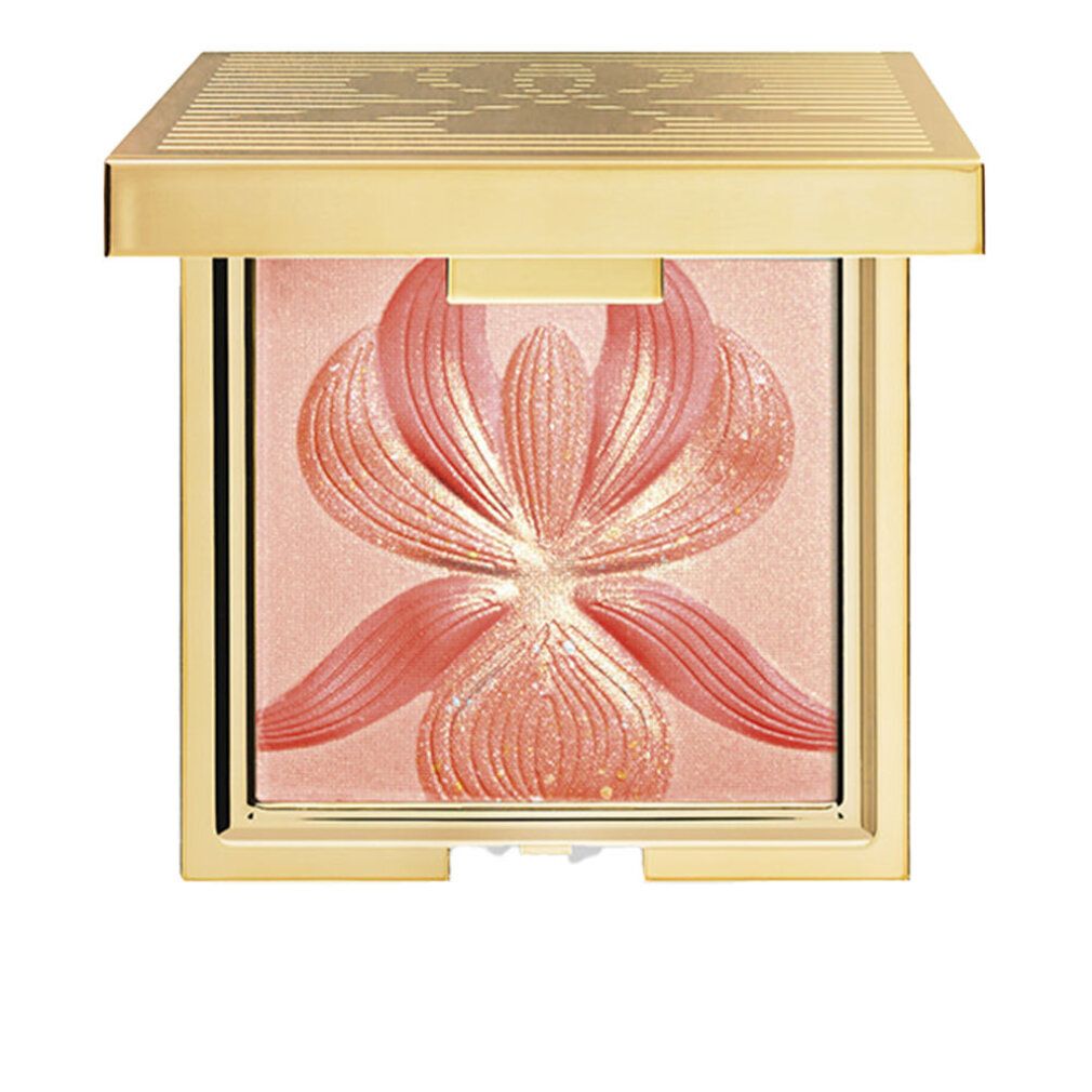 Goldfarbener Kompaktpuder mit floralem Muster. Geöffnet, zeigt Highlighter Blush mit floralem Design.