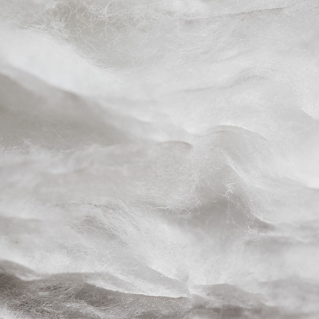 Nahaufnahme von weißem, weichem Material. Textur sichtbar.