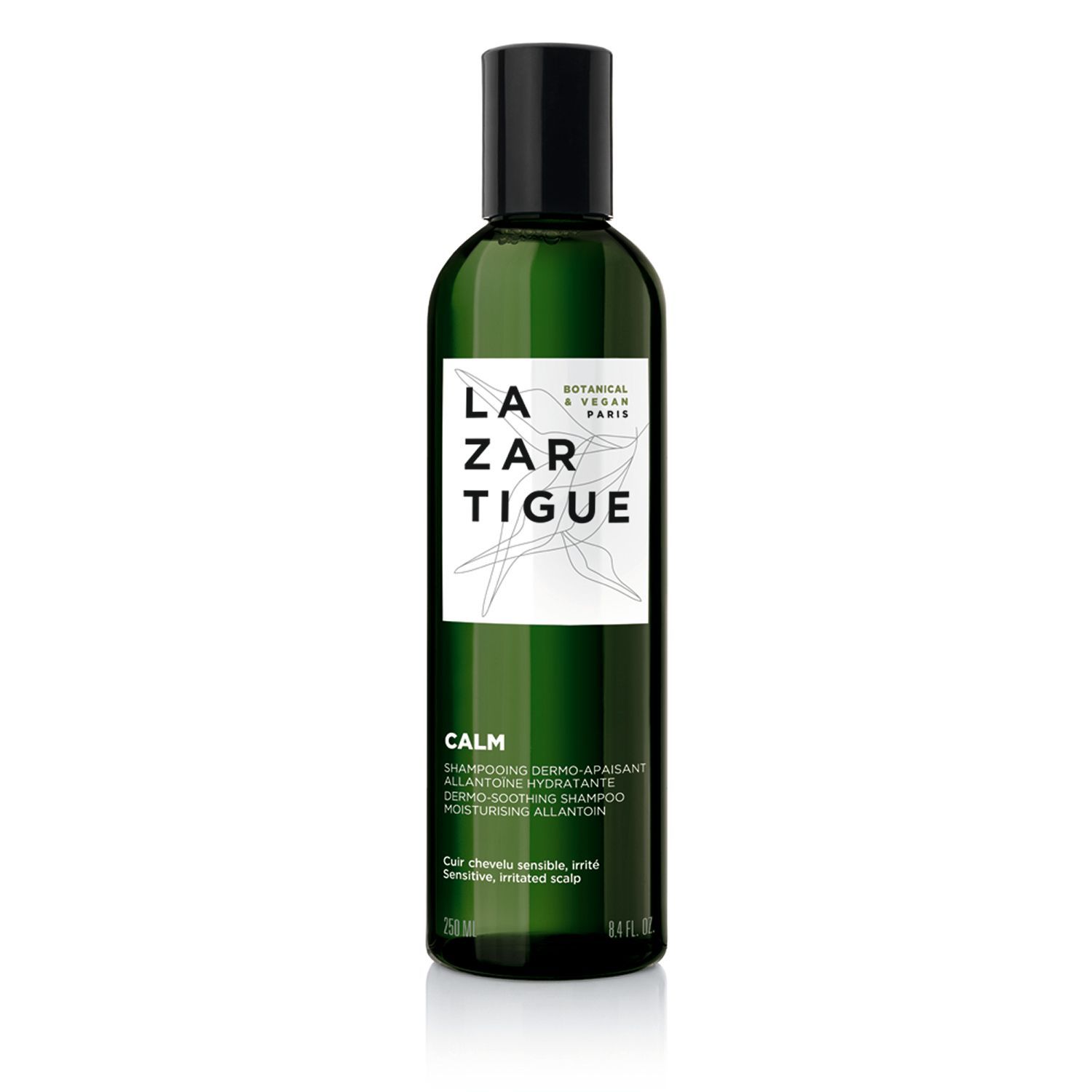 Flacone verde di shampoo LAZARTIGUE CALM. Tappo nero, etichetta bianca con logo e nome del prodotto. Testo: Calm, per cuoio capelluto sensibile.