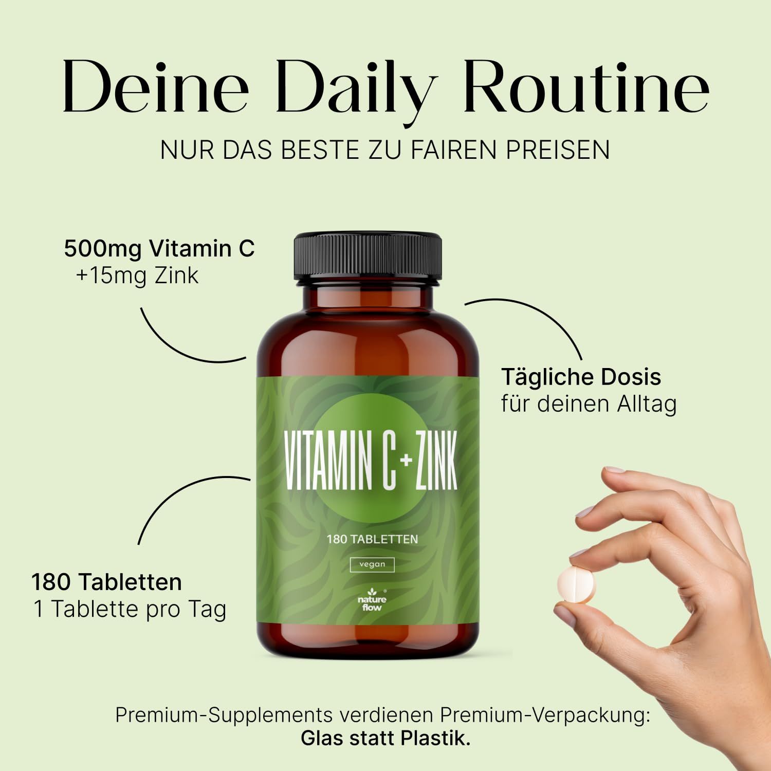Braunglasflasche mit Etikett. Aufschrift: Vitamin C + Zink, 180 Tabletten. Hand hält Tablette. Text: 500mg Vitamin C + 15mg Zink, vegan.