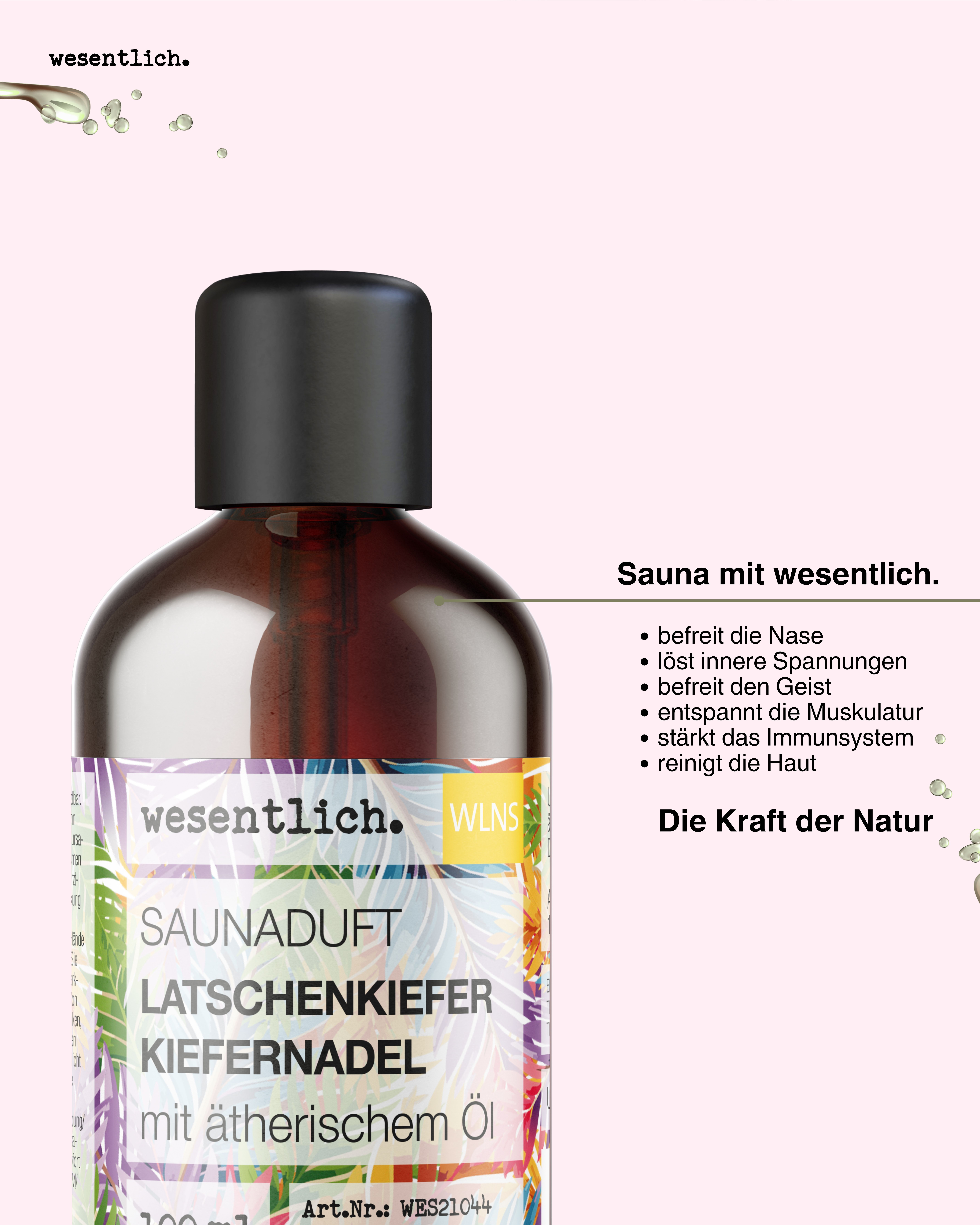 Braune Glasflasche mit schwarzem Deckel. Etikett mit Produktbezeichnung: Saunaduft Latschenkiefer-Kiefernadel. Mit ätherischem Öl. 100 ml. Text: Sauna mit wesentlich.