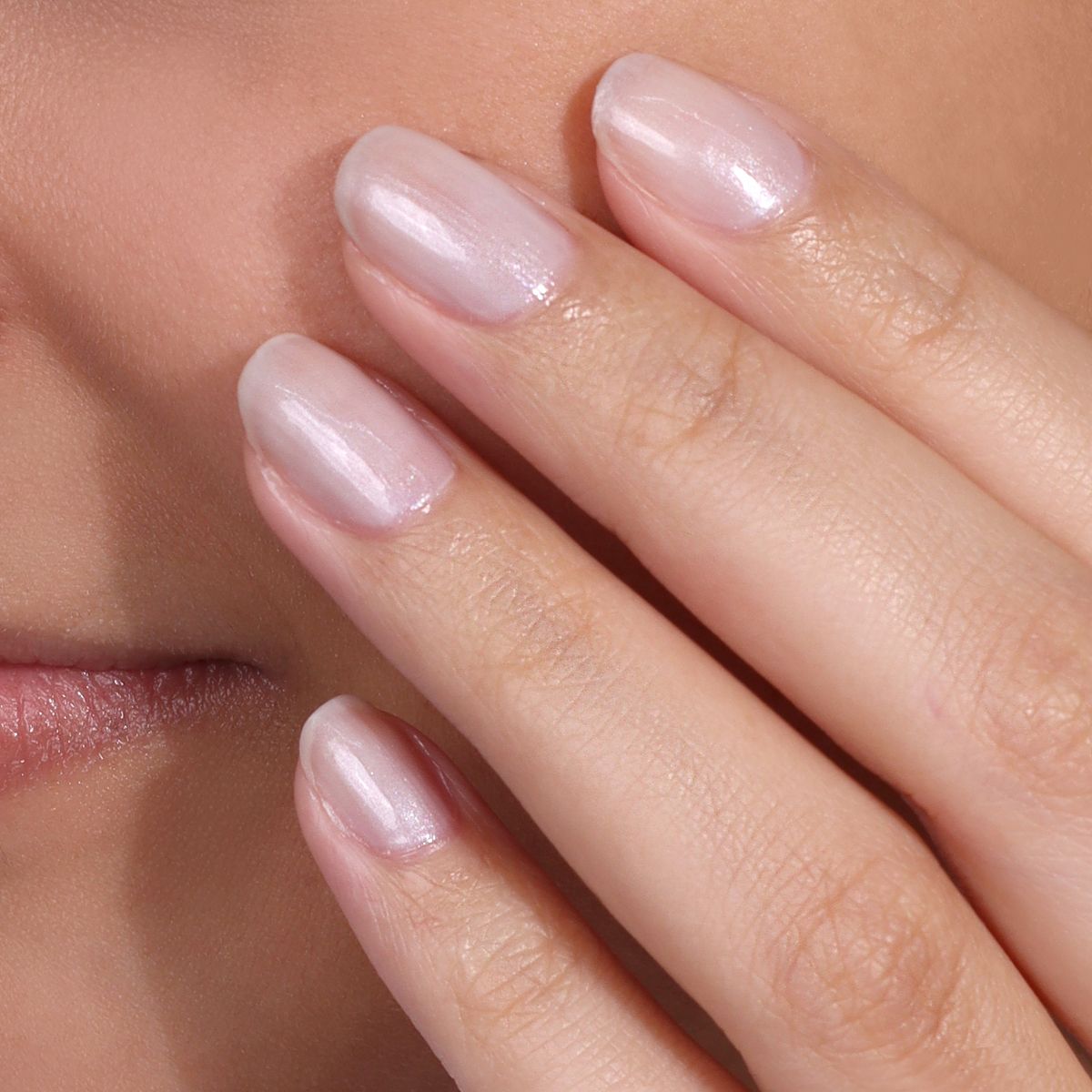 LONDONTOWN kur Illuminating Nail Concealer Nagelaufheller Quartz