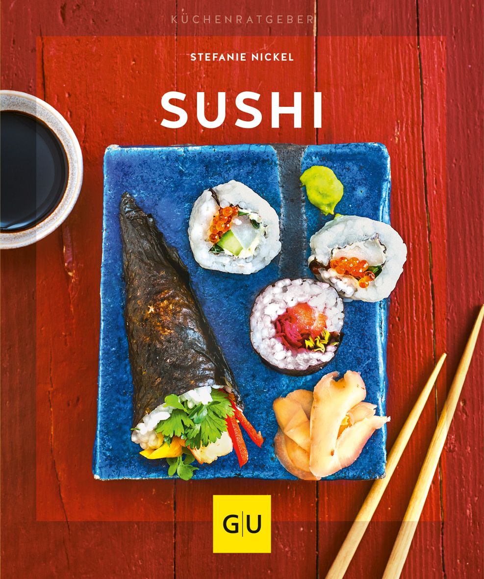 Buchcover mit Sushi-Arrangement. Titel: Sushi. Autor: Stefanie Nickel. Auf blauem Teller: Maki, Temaki, Ingwer, Wasabi. GU-Logo.