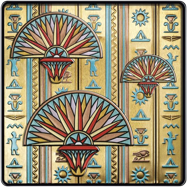 Dekorative Oberfläche mit goldenen, blauen und roten Elementen. Wiederholendes Muster mit Fächern, Sonnen und Hieroglyphen.
