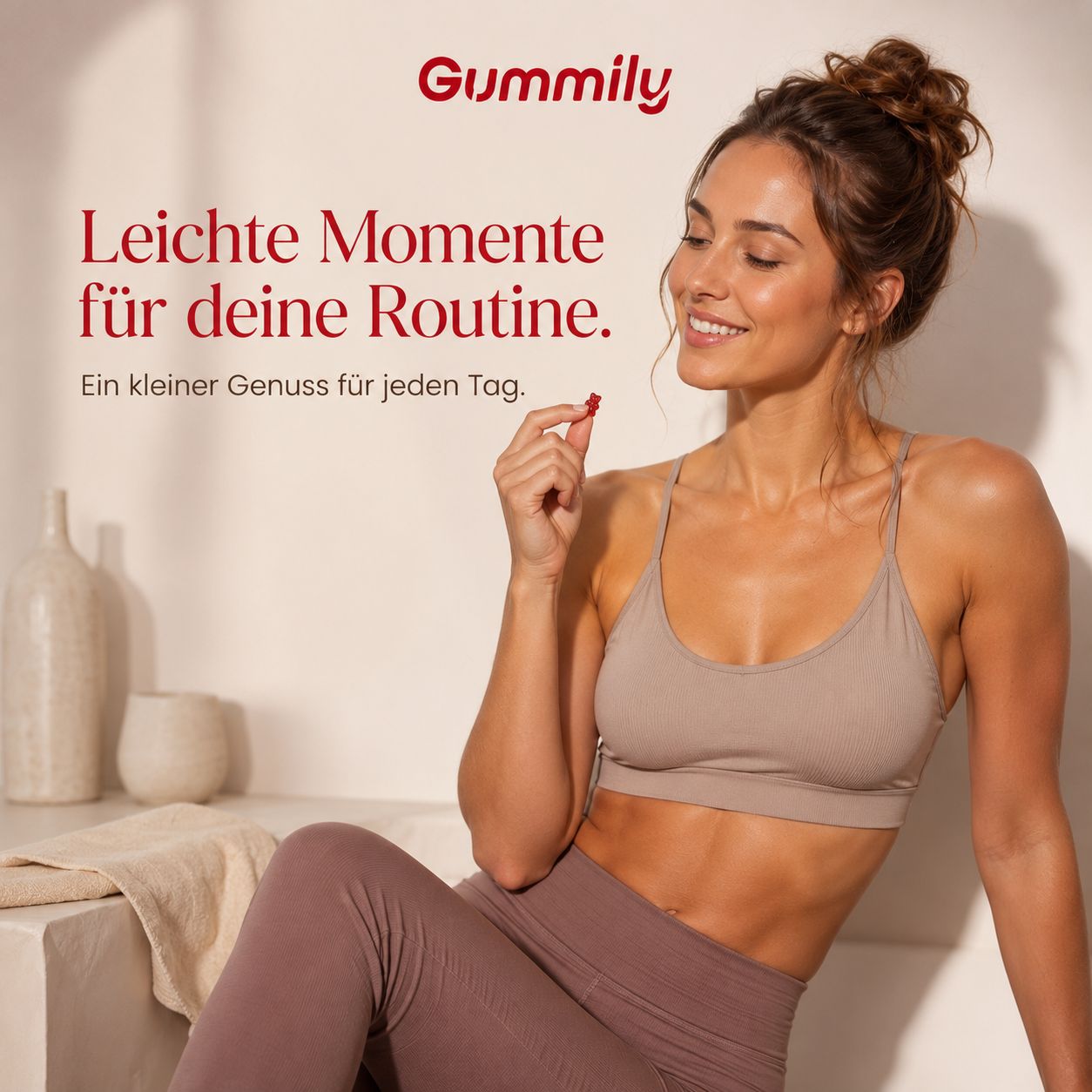 Frau isst Gummily Apfelessig Gummibärchen.