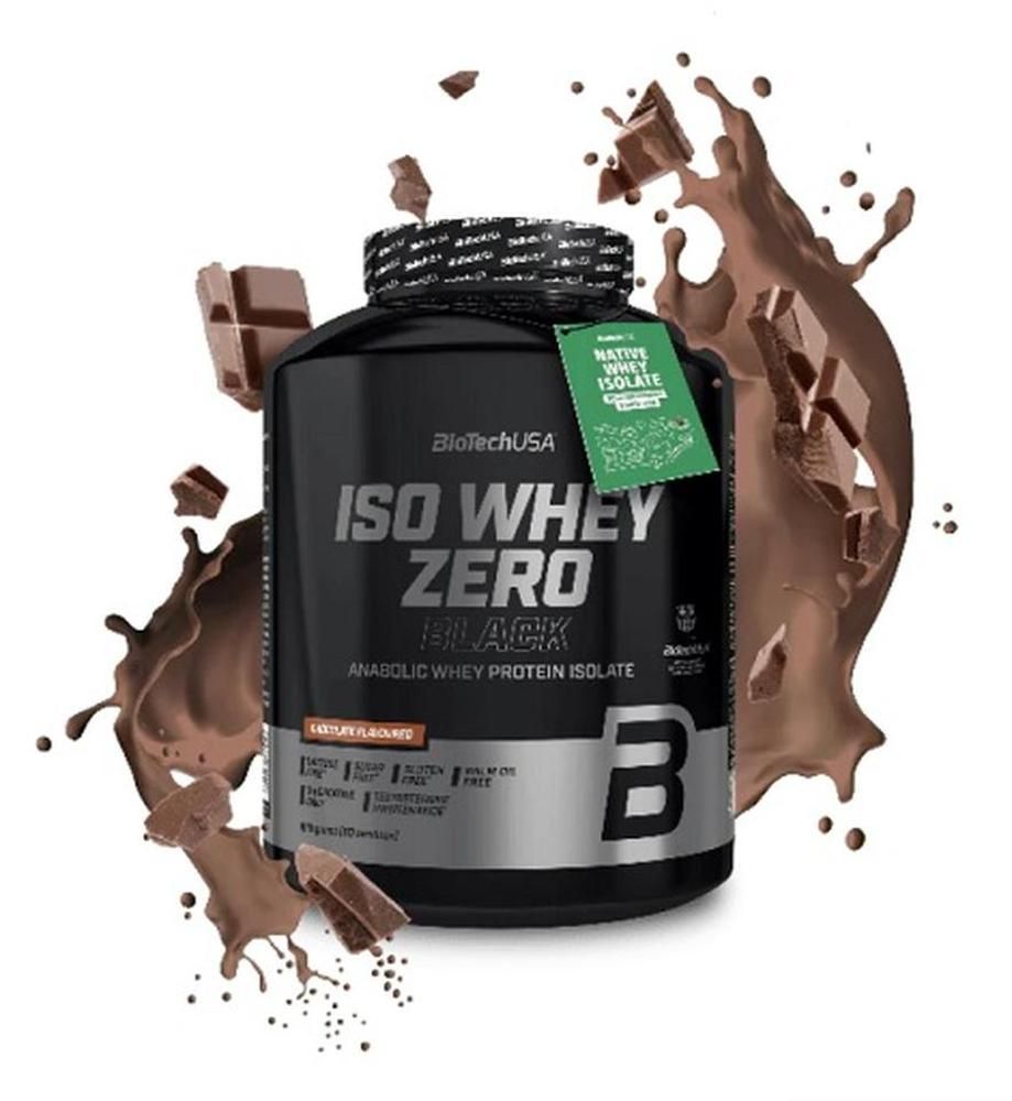 Schwarze Dose BioTechUSA Iso Whey Zero Black. Aufschrift: ISO WHEY ZERO BLACK, Anabolic Whey Protein Isolate. Schokoladen-Effekt.