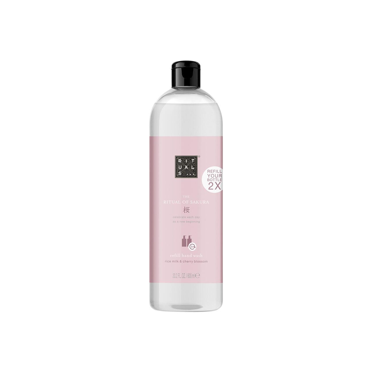 Transparente Flasche mit schwarzem Deckel. Rosa Etikett mit Logo und Text: The Ritual of Sakura Refill Hand Wash. "Refill your bottle 2x".