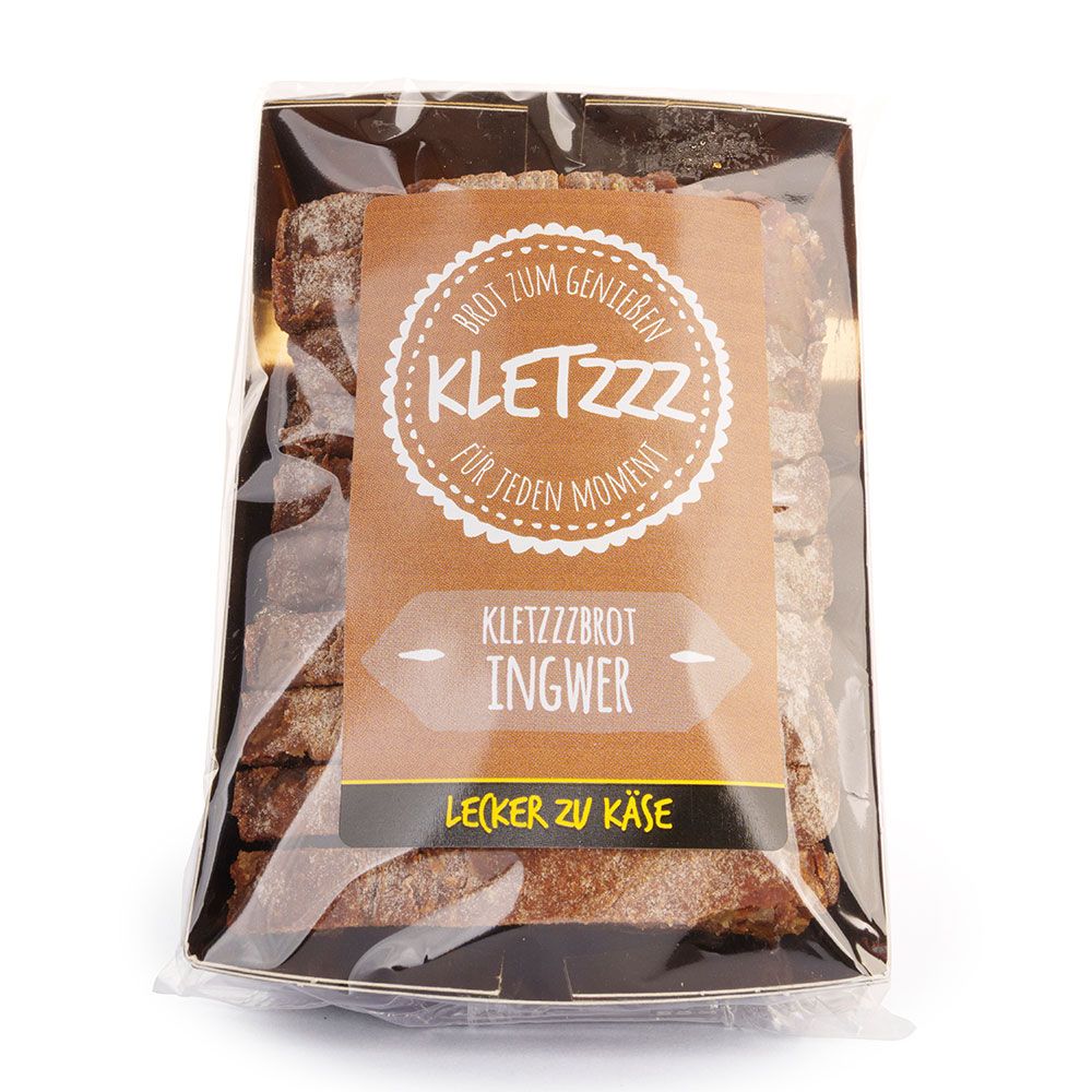 Kletzzzbrot Ingwer in Folienverpackung. Braunes Brot mit Aufkleber, Text: Kletzzzbrot Ingwer, Lecker zu Käse.
