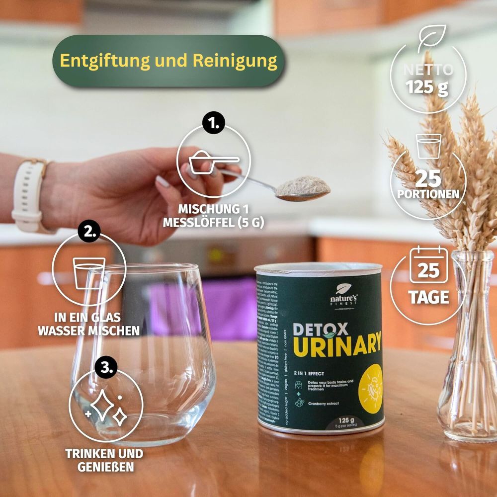 Anleitung zur Zubereitung. Dose Detox Urinary, Glas, Löffel. Text: 1 Messlöffel (5g) in Wasser mischen. Marke: Nature's Finest.