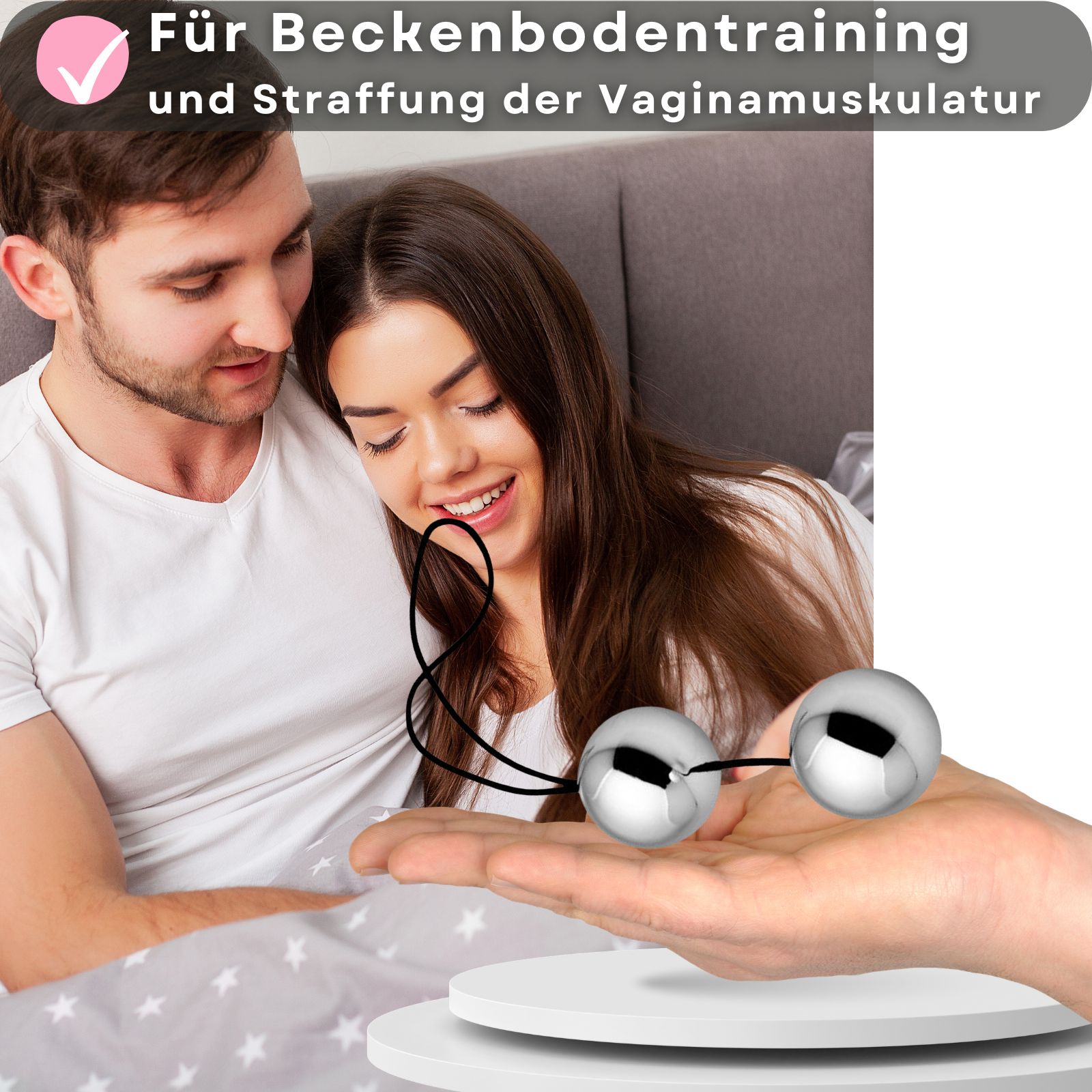 Zwei silberfarbene Kugeln mit schwarzem Band. Paar wird in einer Hand gehalten.