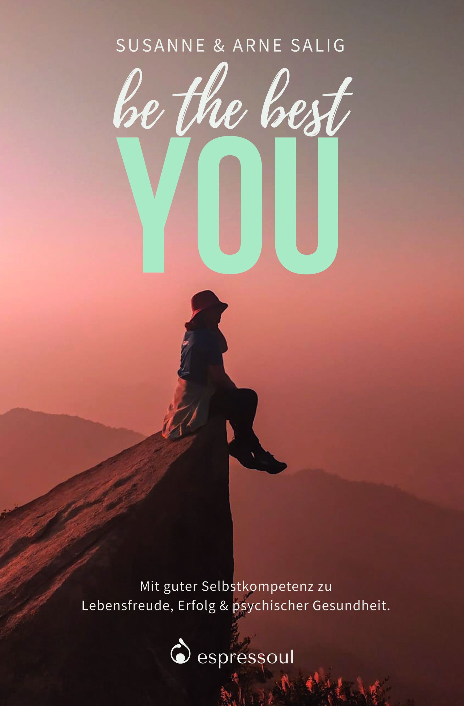 Buchcover mit Titel "be the best YOU". Autoren: Susanne & Arne Salig. Person sitzt auf Felsen. Logo espresssoul.