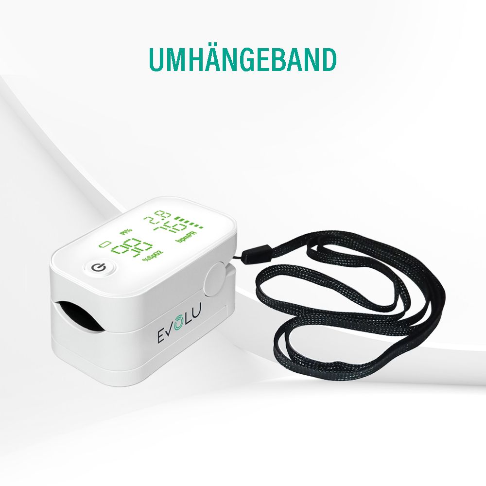 Weißes Finger-Pulsoximeter mit schwarzem Umhängeband. Display mit Messwerten. EVOLU-Logo.