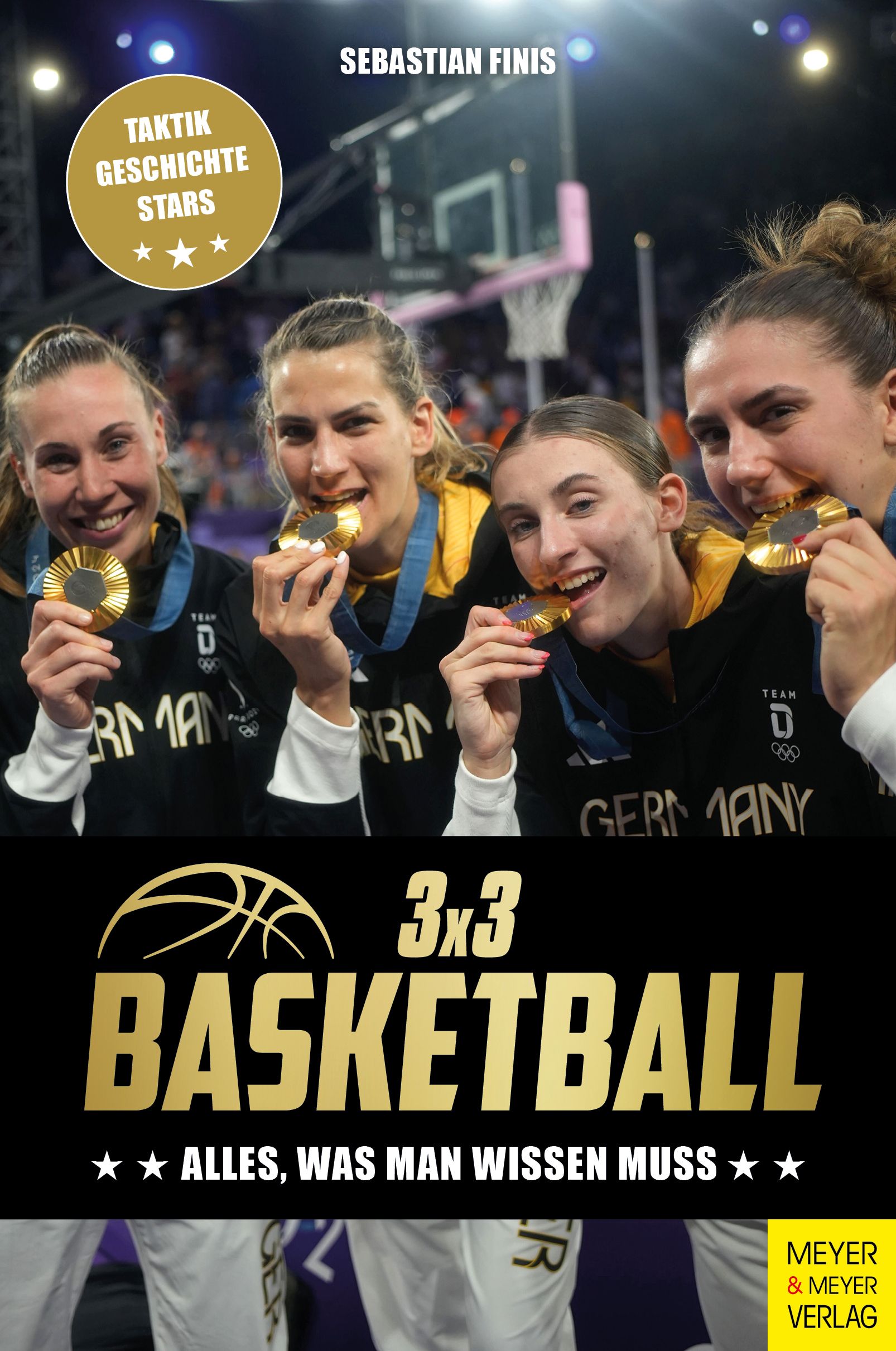 Buchcover: 3x3 Basketball. Titel: Alles, was man wissen muss. Autor: Sebastian Finis. Vier Frauen mit Medaillen, im Hintergrund Basketballfeld.