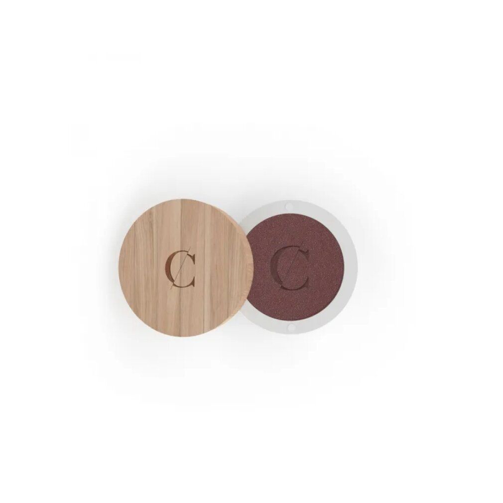Brauner Lidschatten in runder Dose mit Holzdeckel. Deckel mit "C"-Logo. Produktansicht von oben.
