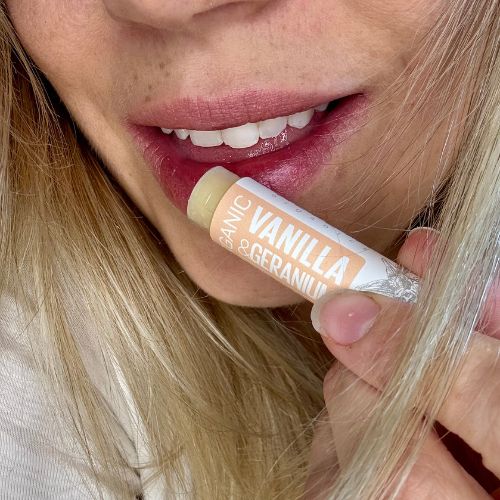 Alteya Organics Lippenbalsam mit Vanille und Muskat