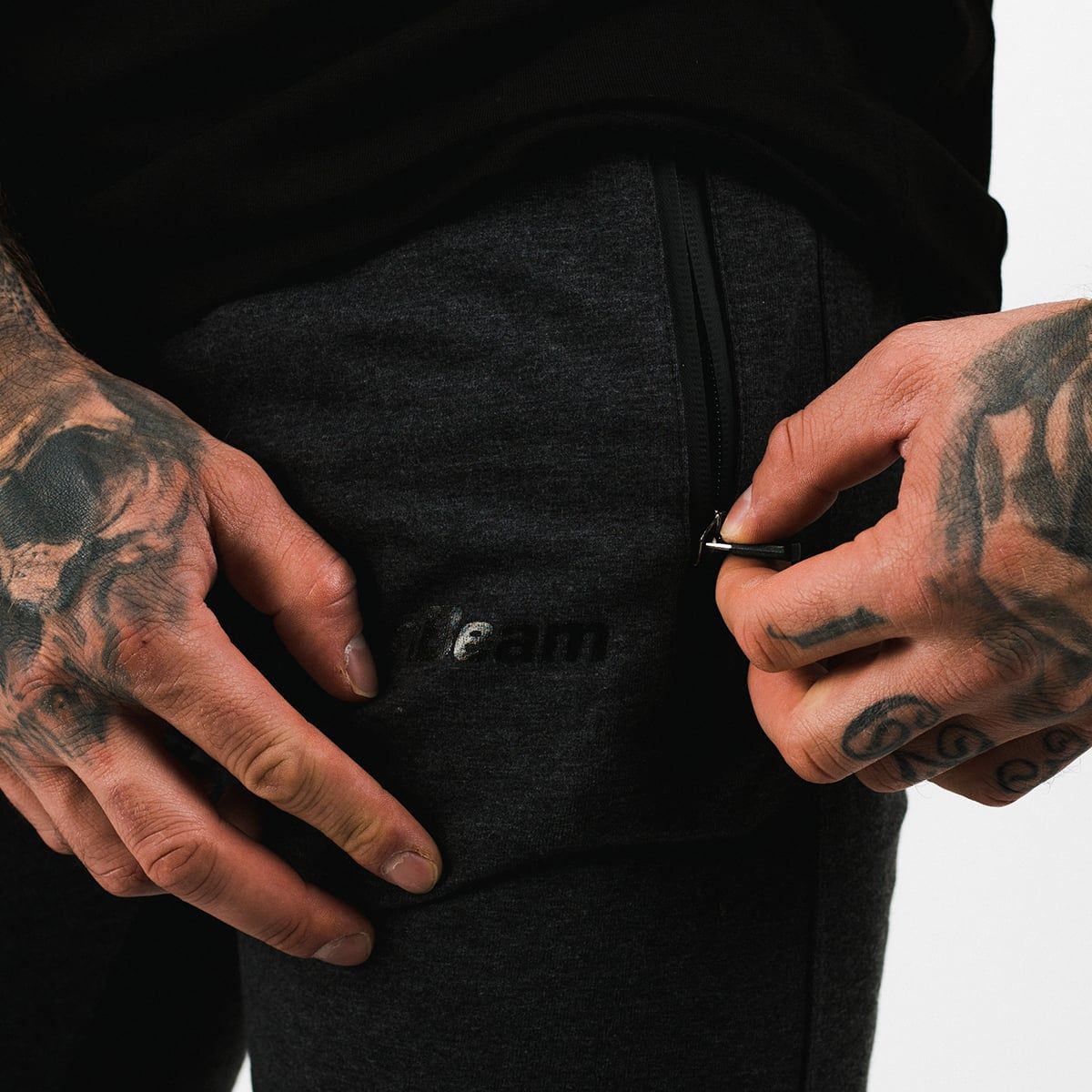 GymBeam Jogginghose Herren Slim mit Kordelzug und Taschen Grey