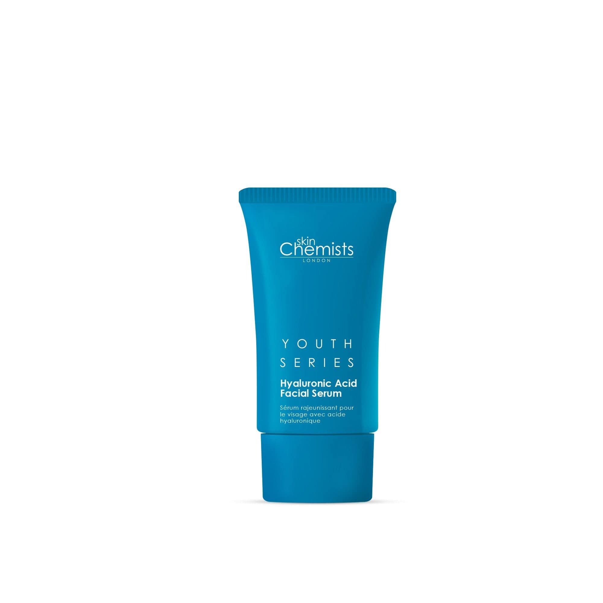 Blaues Serum in Tube. Schriftzug: skinChemists, Youth Series, Hyaluronsäure Gesichtsserum.