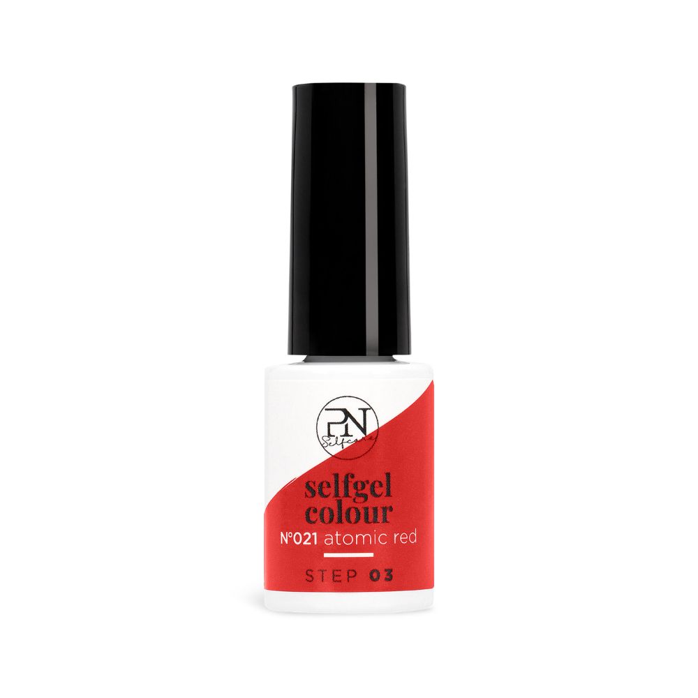 Rote Nagellackflasche mit schwarzem Deckel. Aufschrift: PN Selfgel Colour N°021 Atomic Red. Schritt 03.