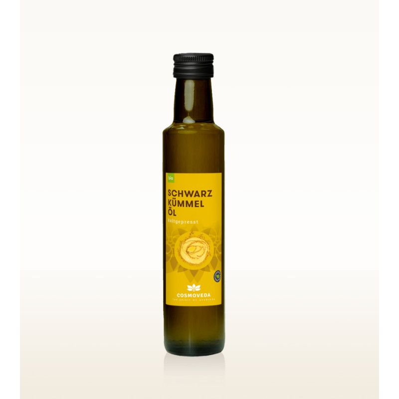 Braune Glasflasche mit gelbem Etikett. Aufschrift: BIO Schwarzkümmel Öl. Marke: Cosmoveda. Schwarzer Deckel.