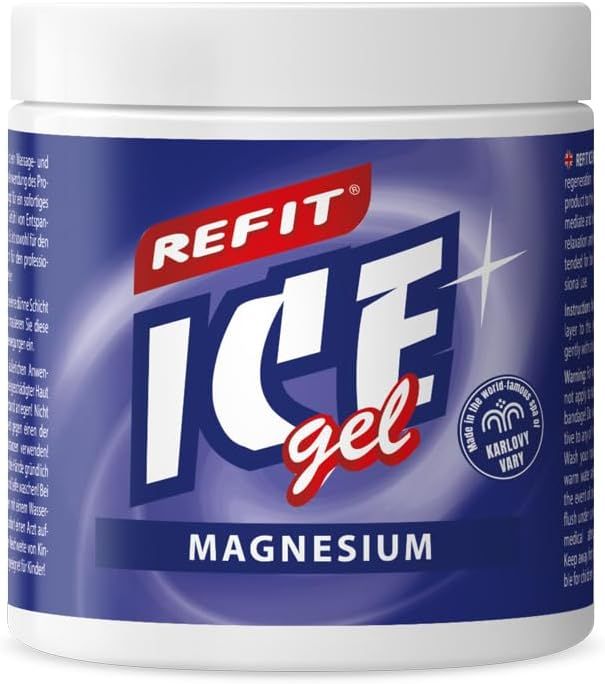 Weißer Tiegel mit blauem Etikett. Aufschrift: REFIT ICE gel Magnesium. Logo und Text in Rot und Weiß. Aufschrift: Made in the world famous Karlovy Vary.