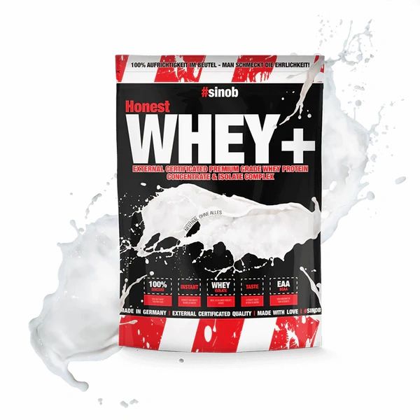 Beutel mit Sinob Honest Whey+. Schwarzer Beutel mit weißer Schrift. Enthält Whey Protein Konzentrat & Isolaten. Milchspritzer.