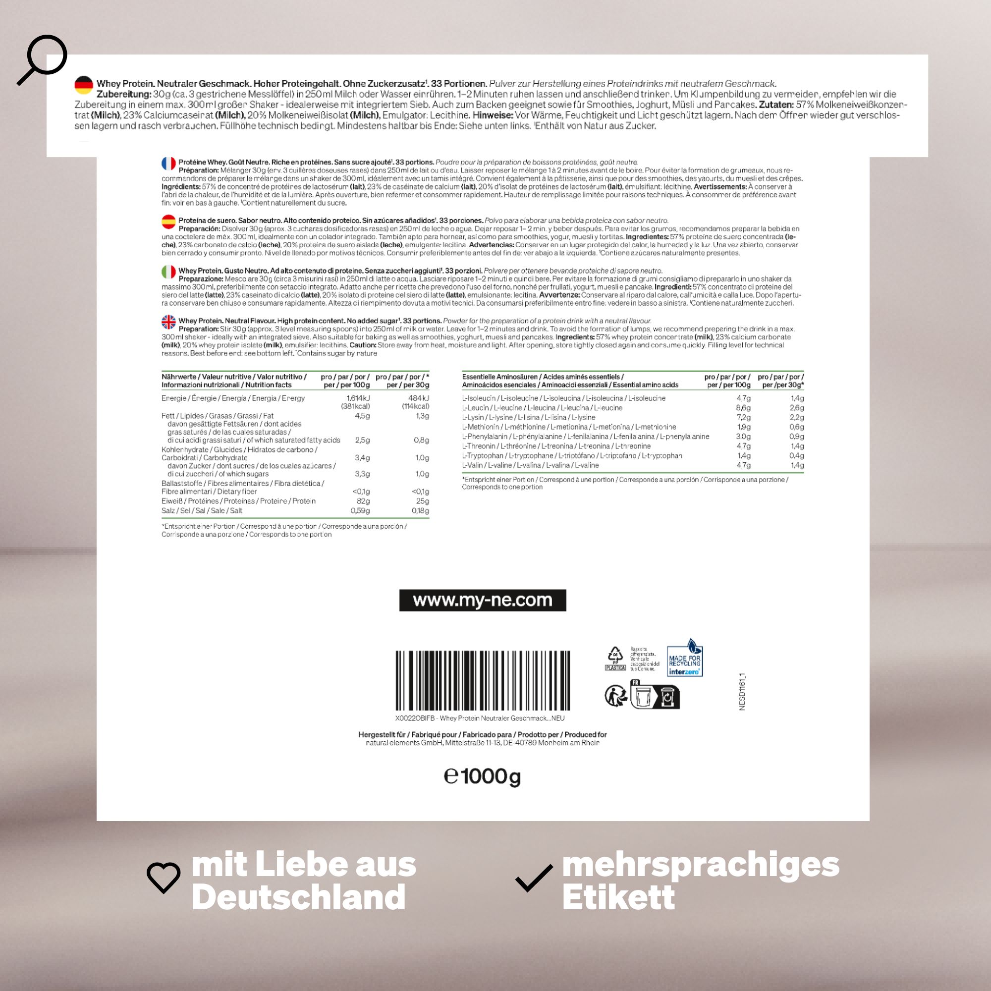 Rückseite der Whey Protein Pulver Verpackung. Mehrsprachiges Etikett mit Nährwertangaben und Inhaltsstoffen. Barcode und Logo.