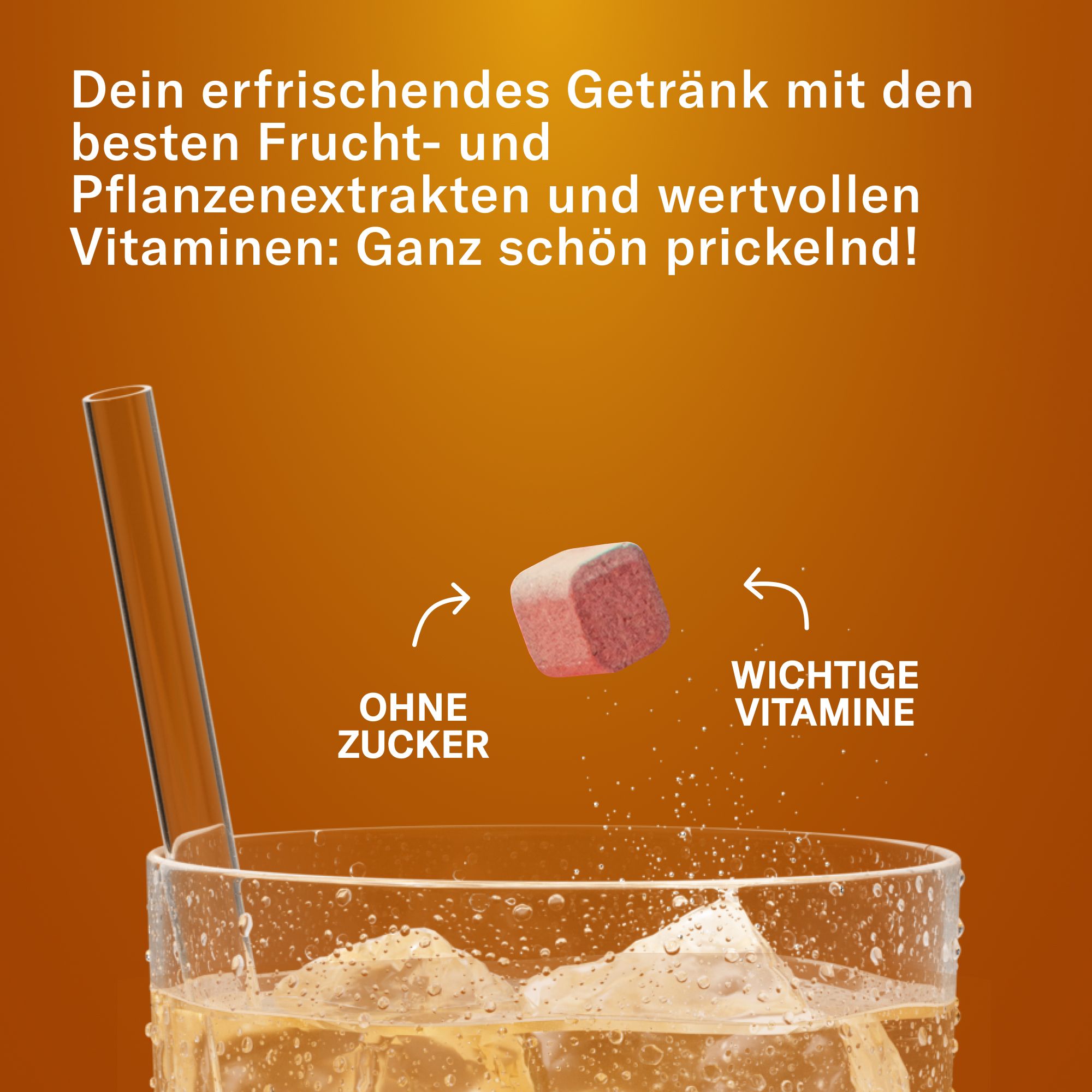 Glas mit Getränk und Eiswürfeln. Ein Würfel mit Text "Ohne Zucker" und "Wichtige Vitamine".